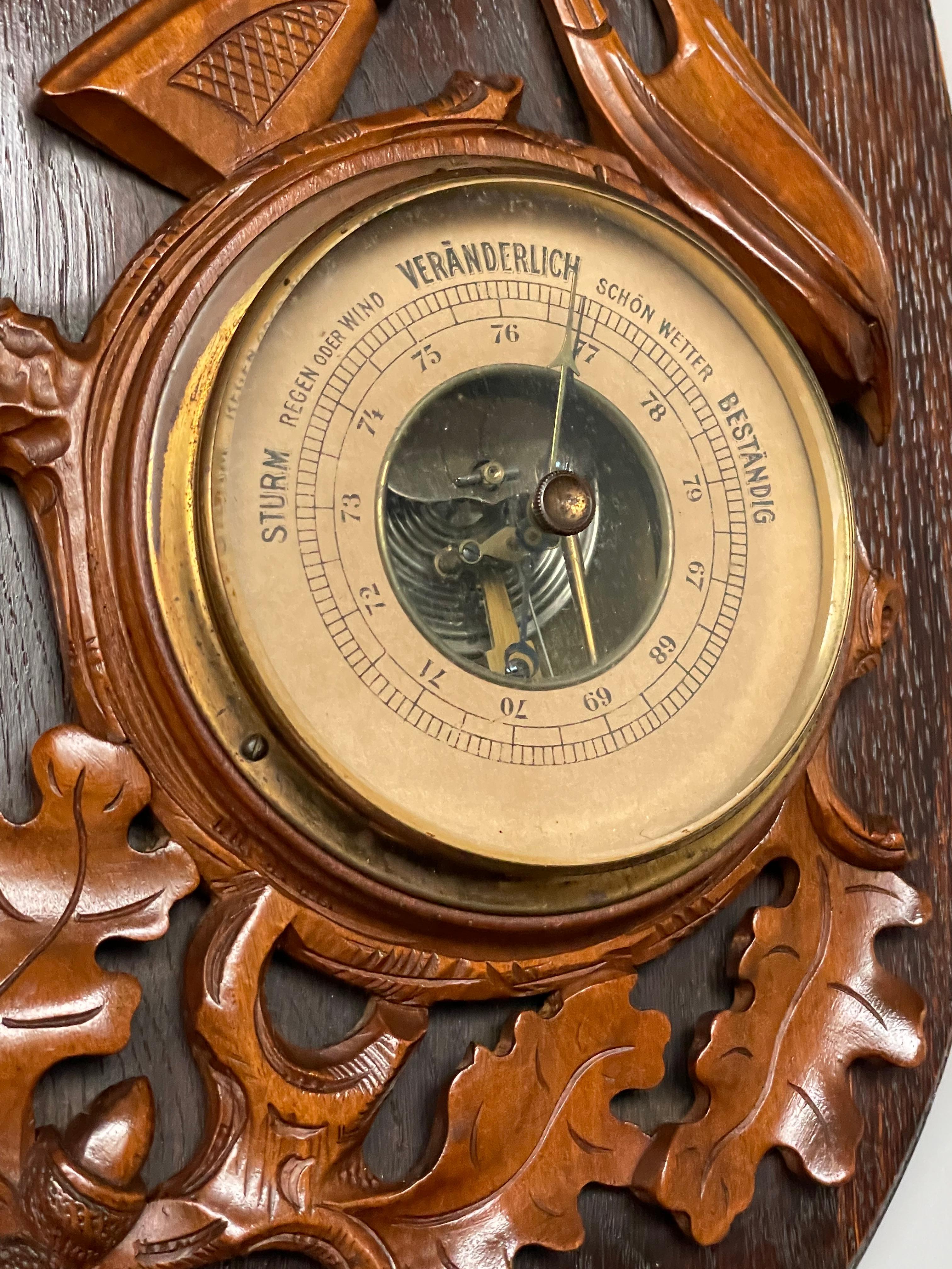 Antike Hand geschnitzt Eiche & Walnuss Schweizer Barometer w. Hunting Gear & Hound Schnitzerei (Abgeschrägt) im Angebot