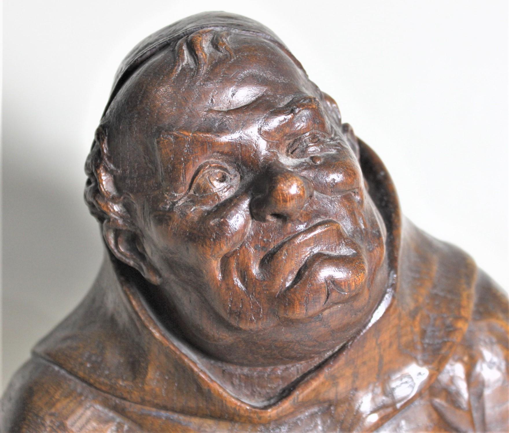 Buste ou sculpture ancienne en bois de chêne sculpté à la main d'un moine ou d'une fougère religieux en vente 3