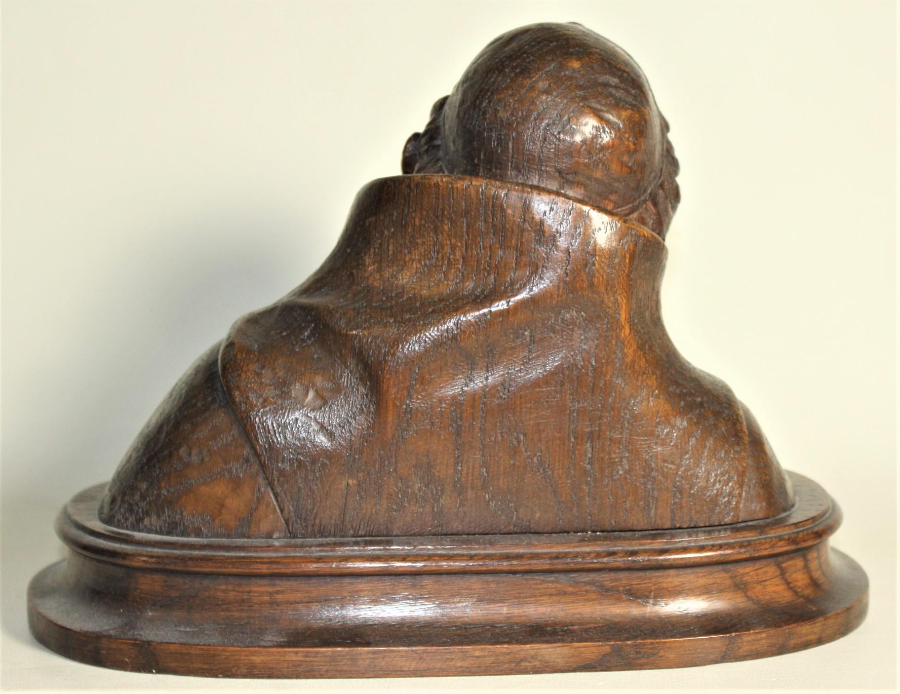 20ième siècle Buste ou sculpture ancienne en bois de chêne sculpté à la main d'un moine ou d'une fougère religieux en vente