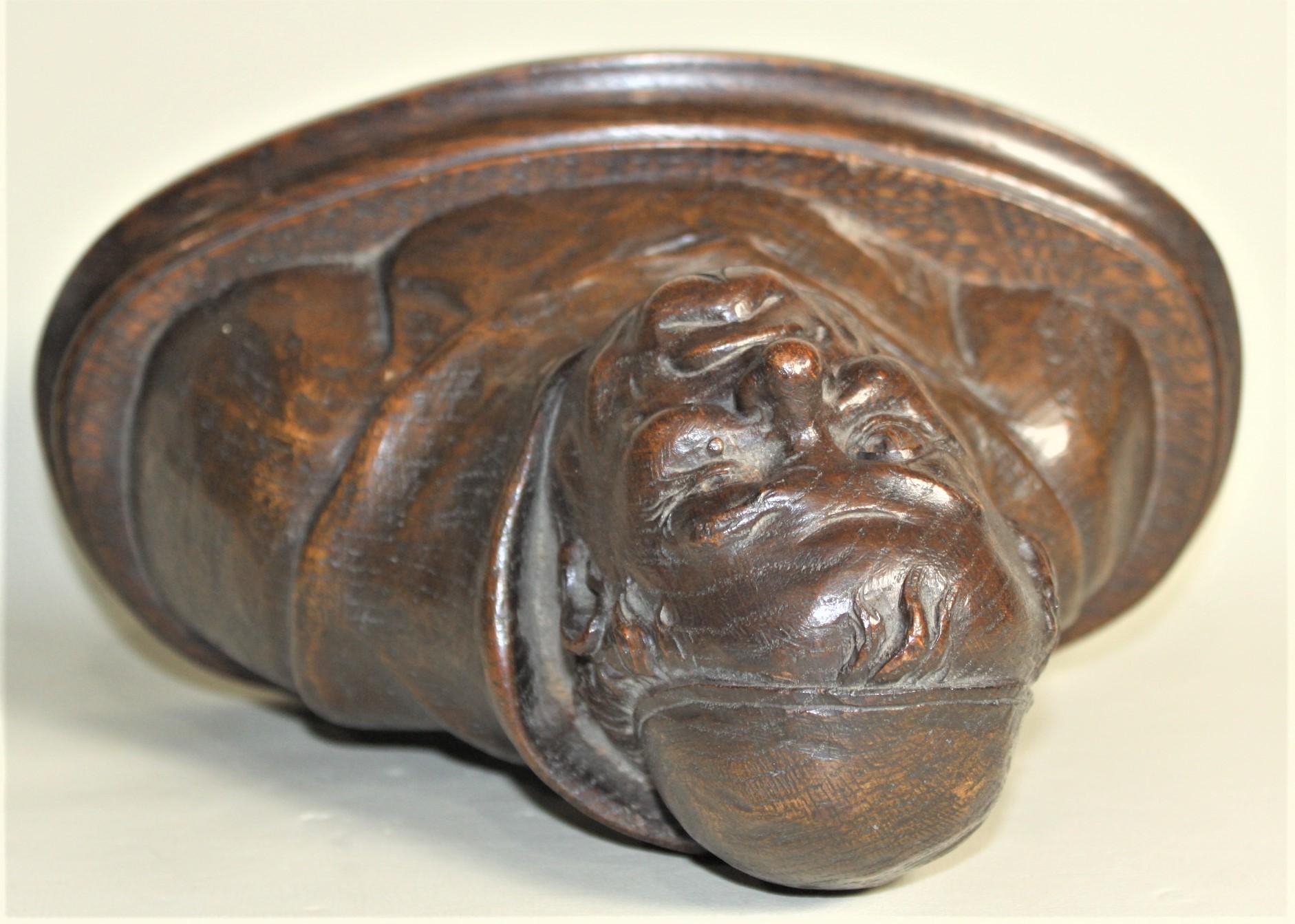 Buste ou sculpture ancienne en bois de chêne sculpté à la main d'un moine ou d'une fougère religieux en vente 1