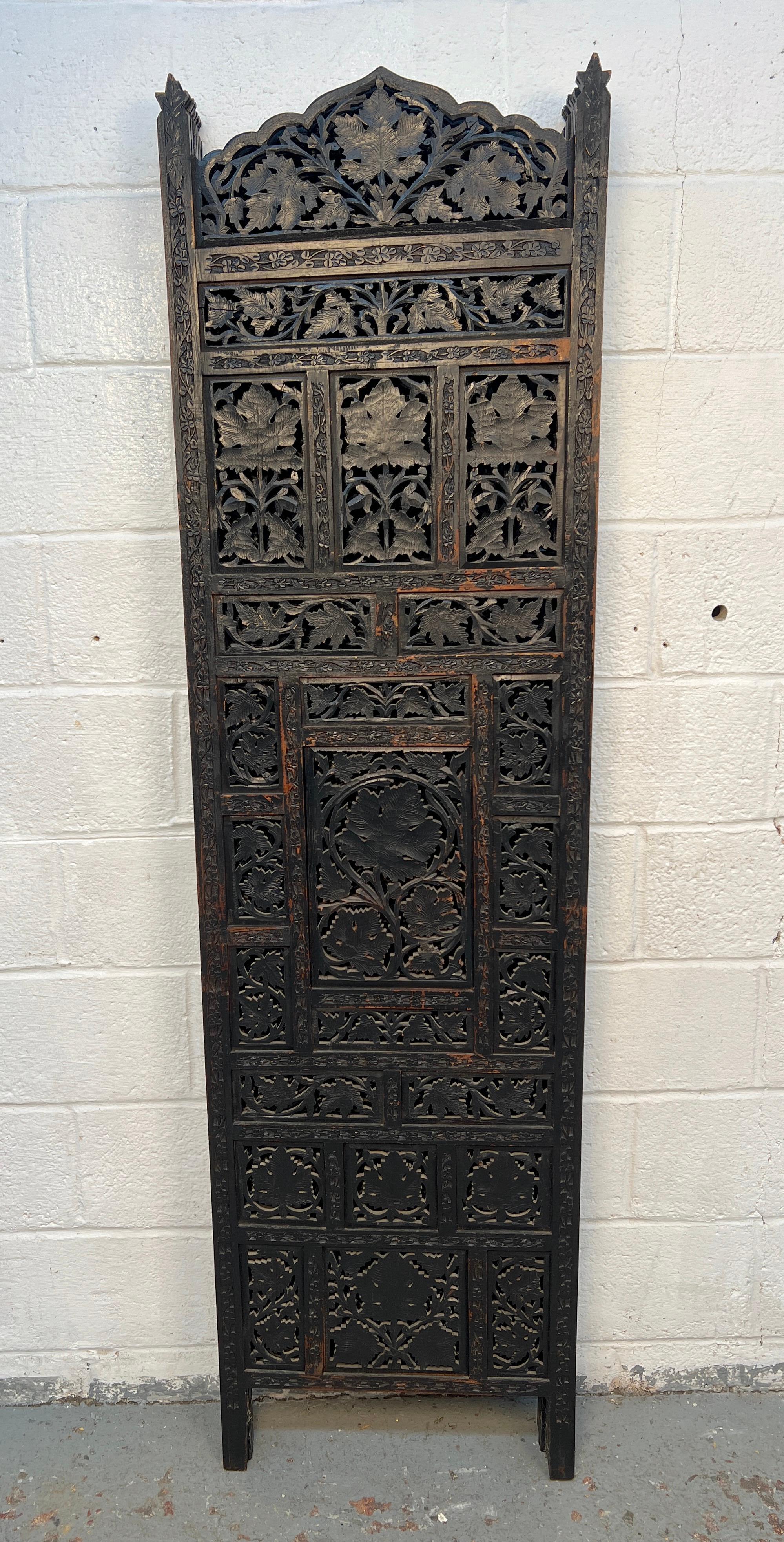 Ancienne séparation de pièce ornementale sculptée à la main en vente 4