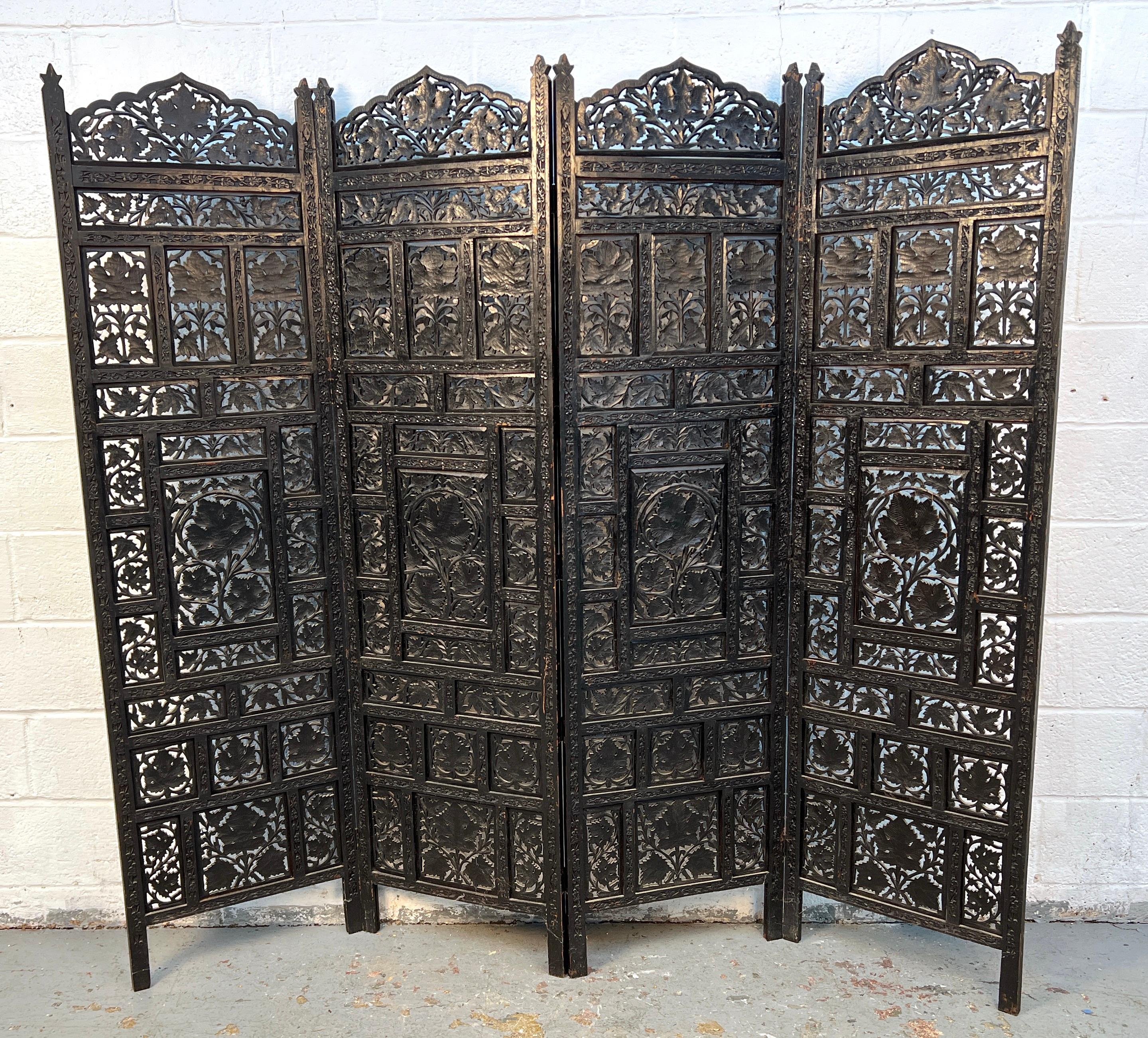 Mid-Century Modern Ancienne séparation de pièce ornementale sculptée à la main en vente