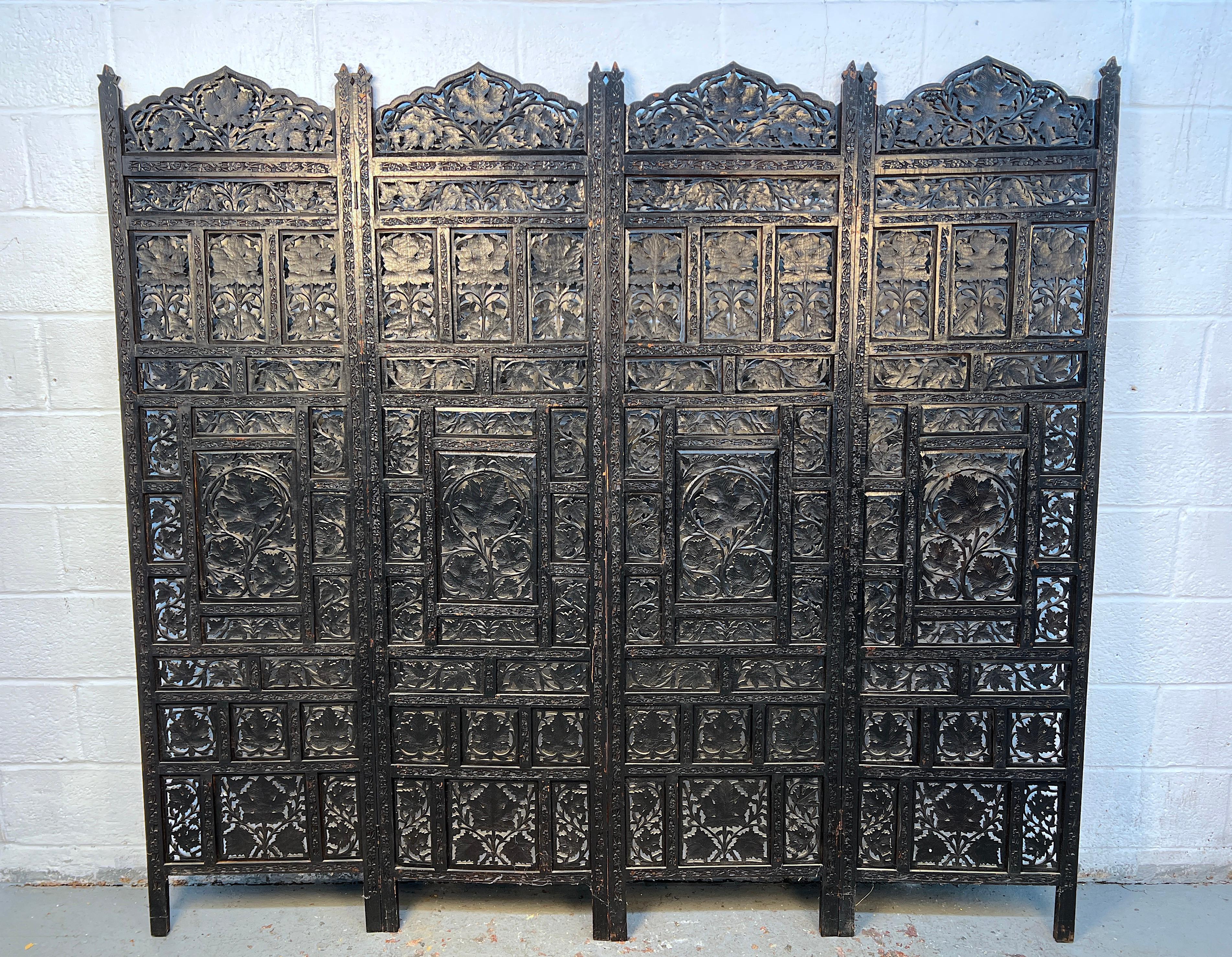 Ancienne séparation de pièce ornementale sculptée à la main Bon état - En vente à Brooklyn, NY