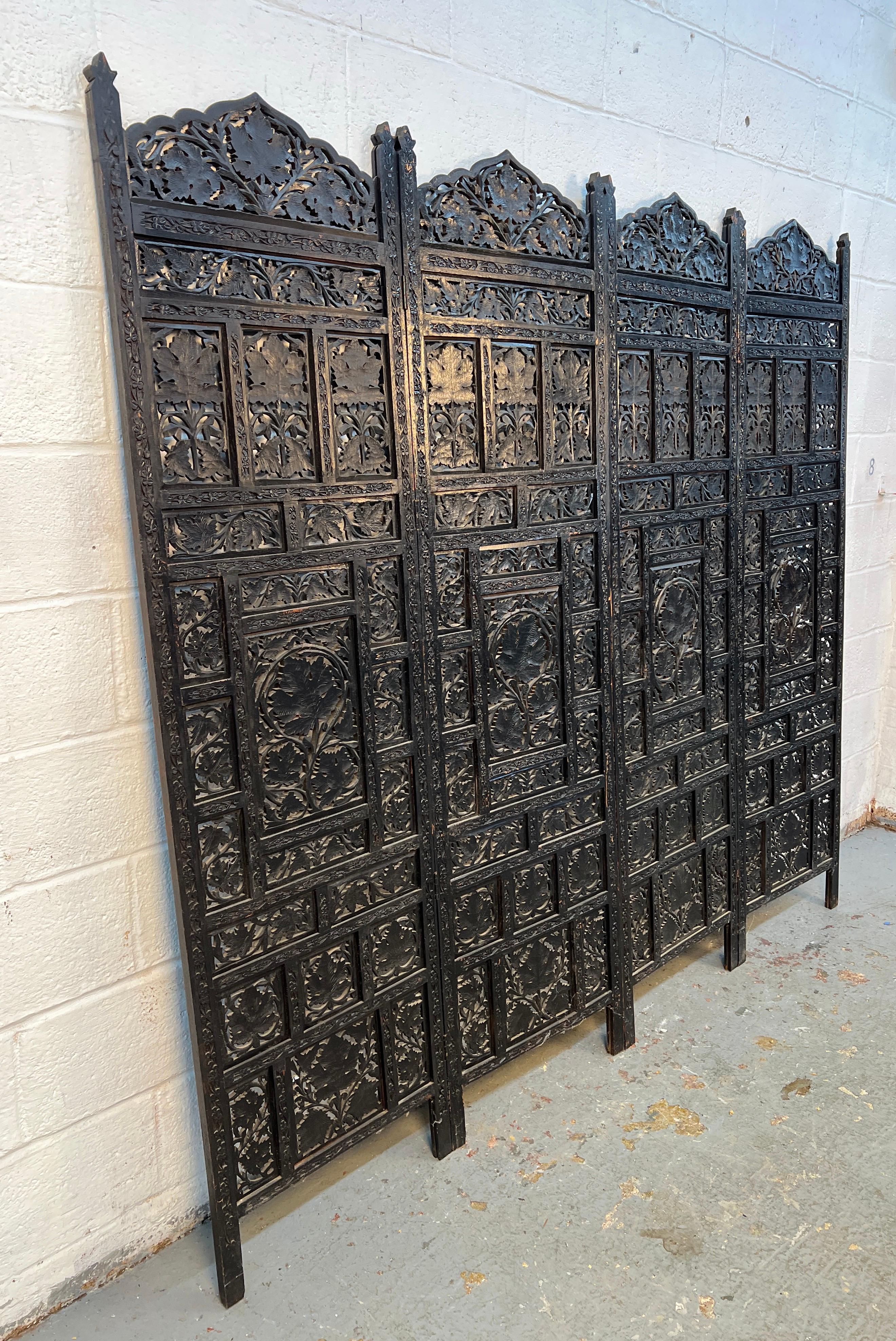 20ième siècle Ancienne séparation de pièce ornementale sculptée à la main en vente