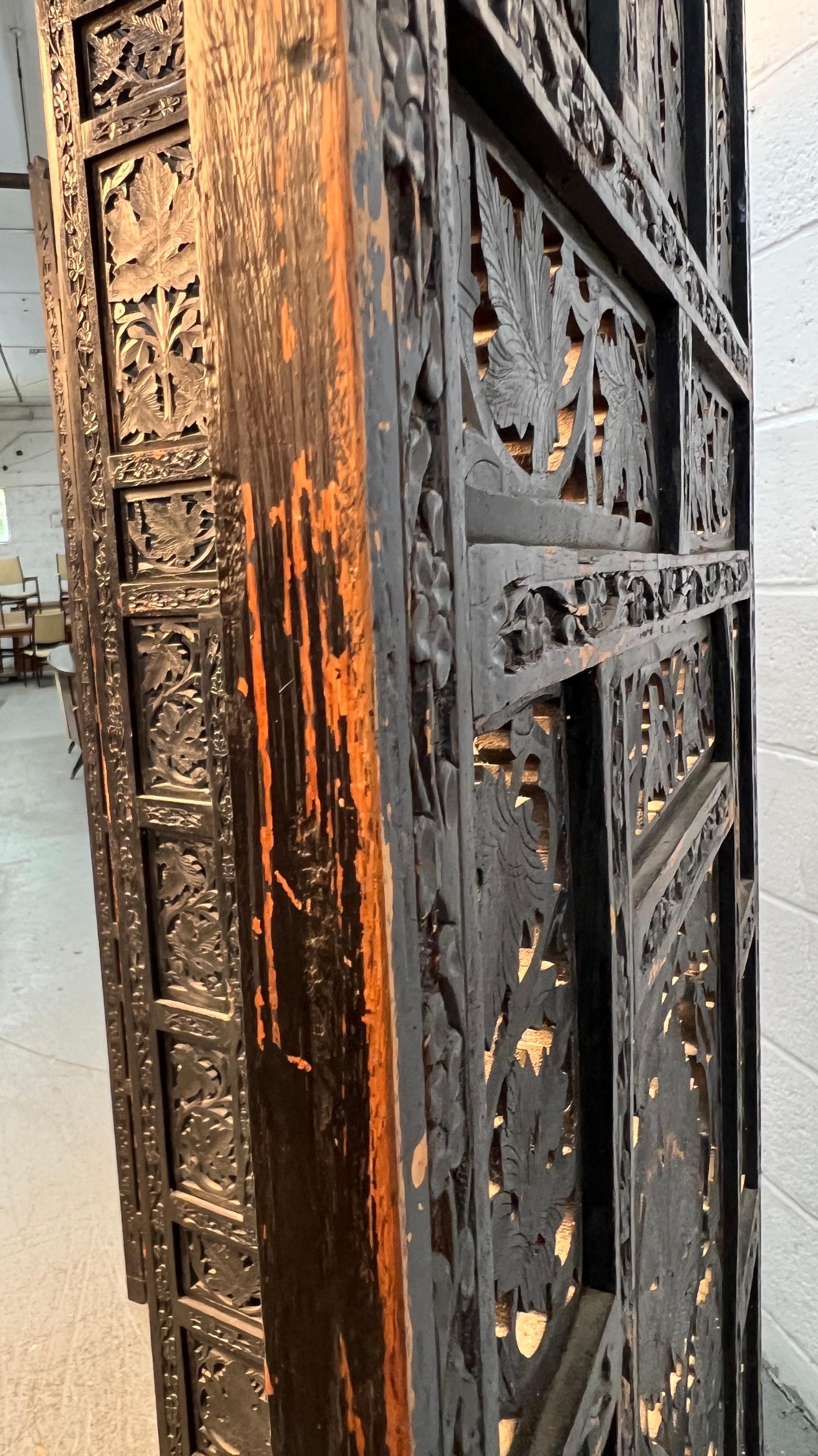 Ancienne séparation de pièce ornementale sculptée à la main en vente 3