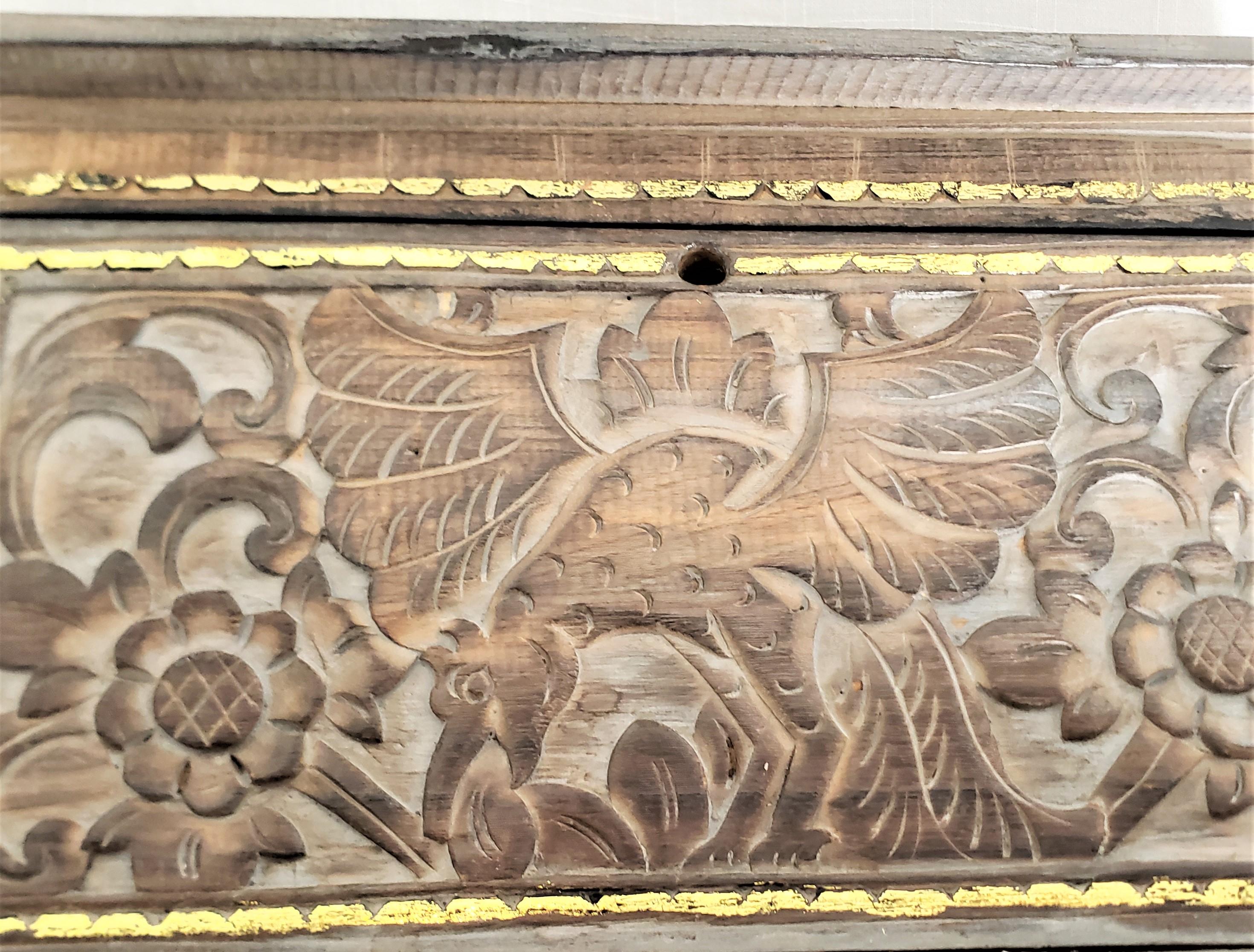 Bijouterie ou boîte décorative ancienne en bois de style bohème sculptée et peinte à la main en vente 5