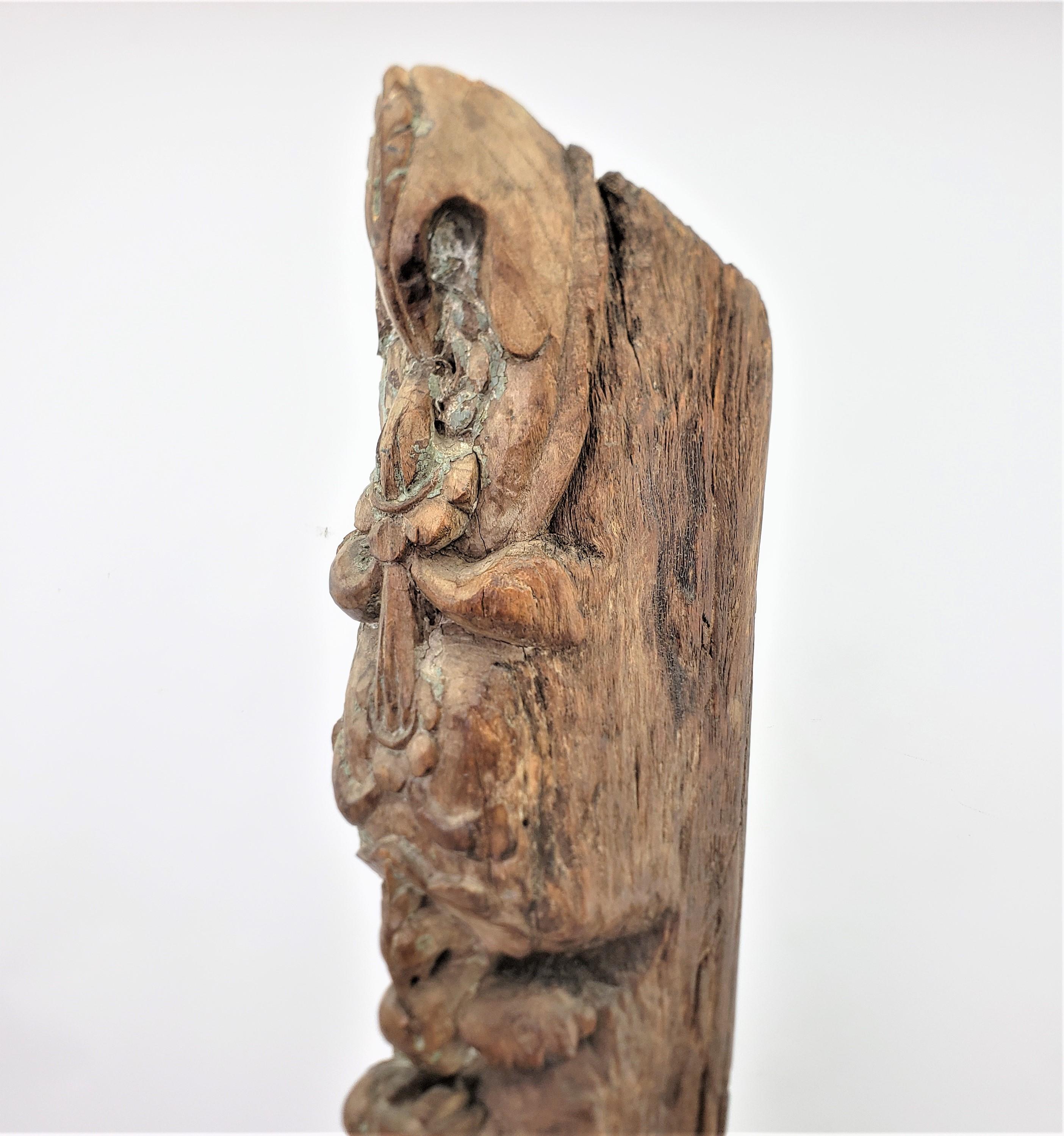 Fragment architectural ou nautique ancien en bois sculpté et peint à la main en vente 3