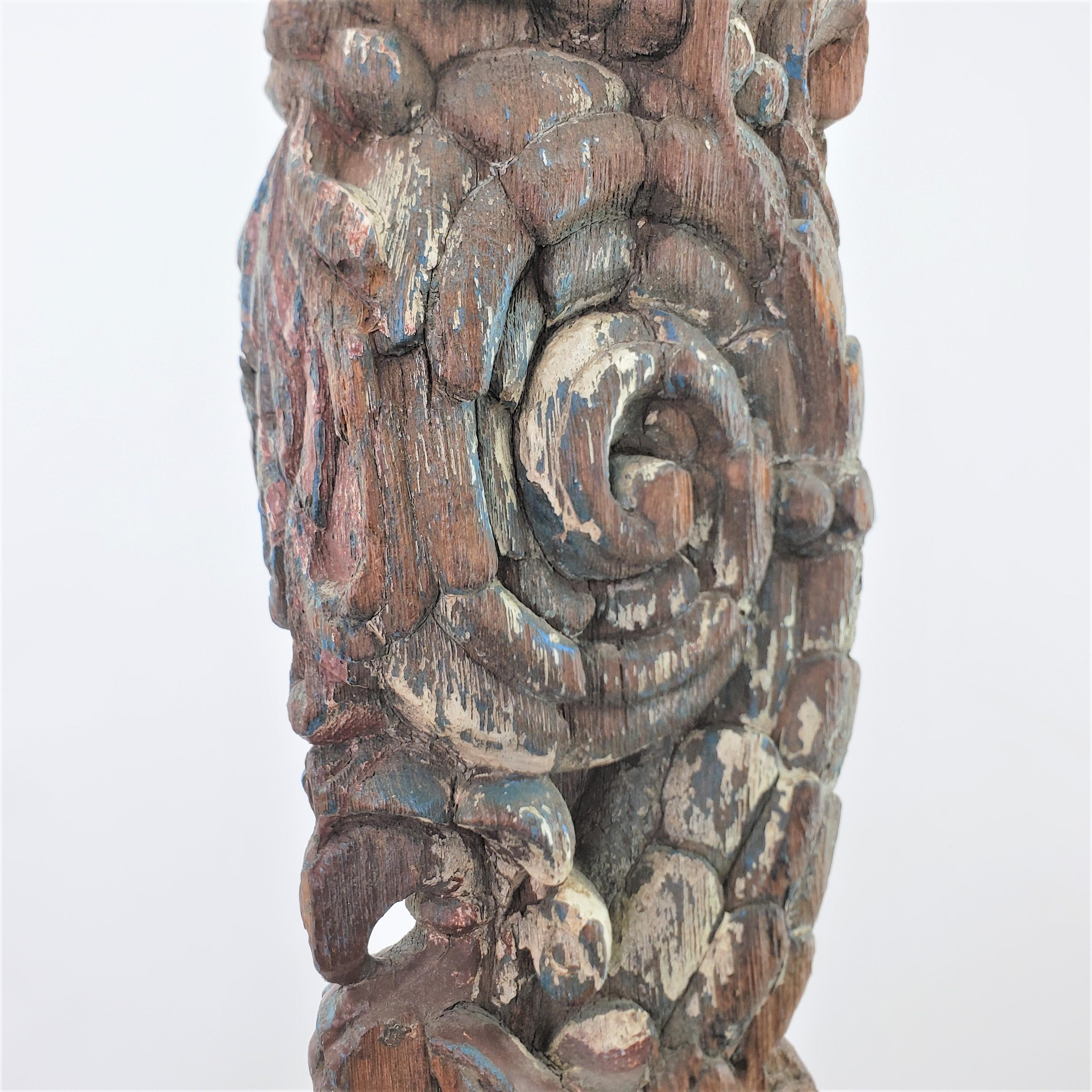 Fragment architectural ou nautique ancien en bois sculpté et peint à la main en vente 4