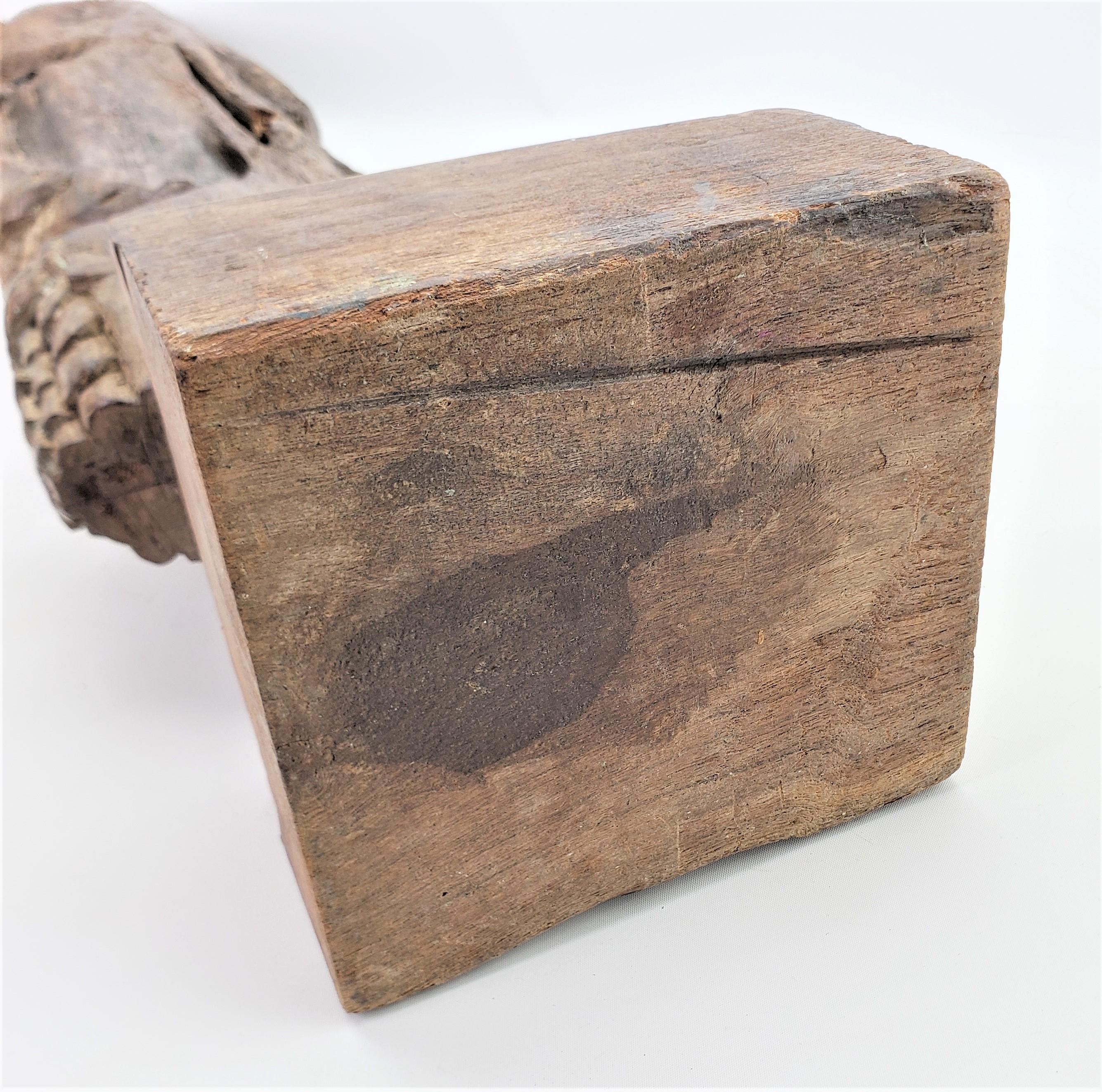Antikes handgeschnitztes und bemaltes architektonisches oder nautisches Fragment aus Holz im Angebot 4