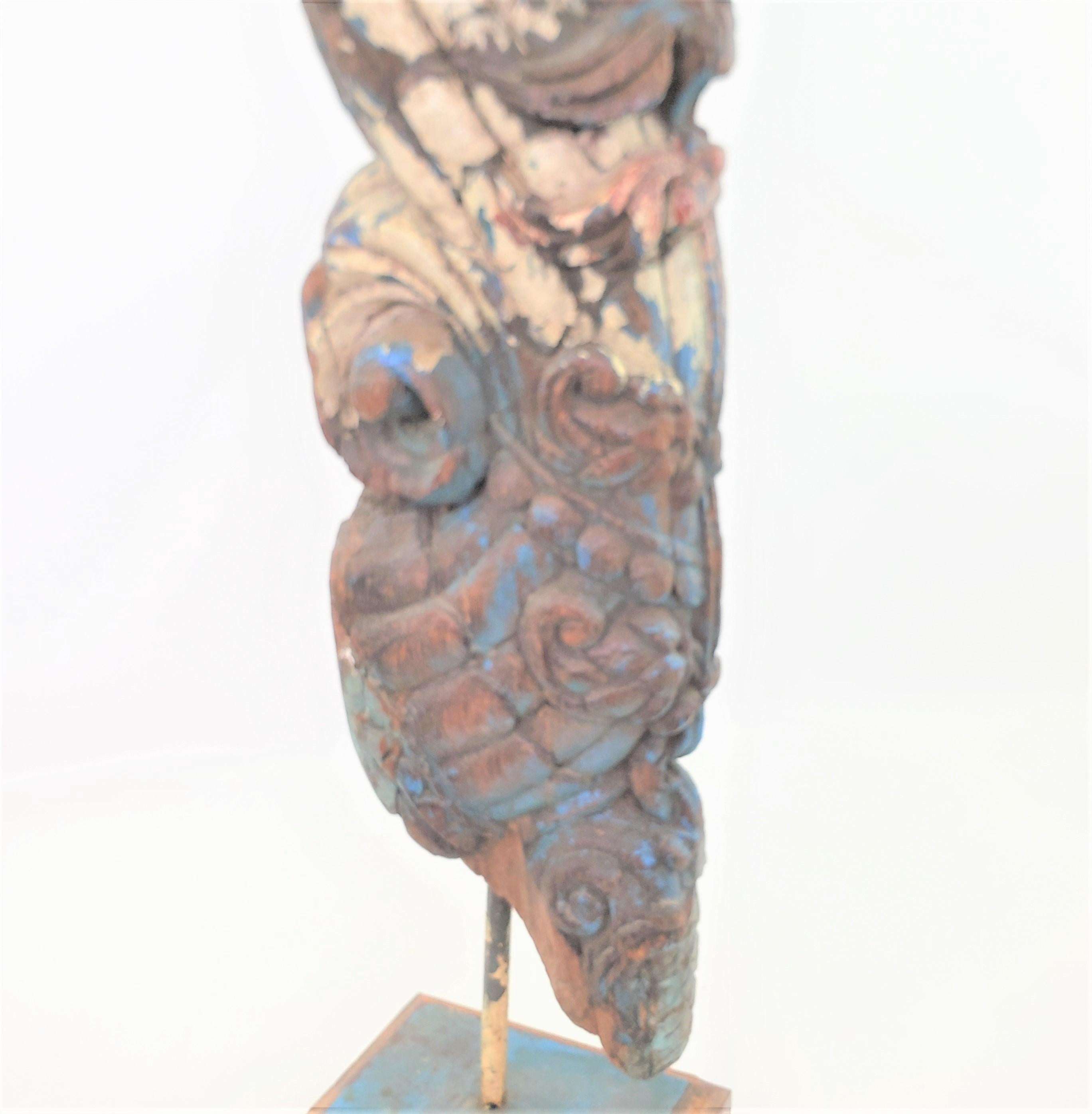 Fragment architectural ou nautique ancien en bois sculpté et peint à la main en vente 6