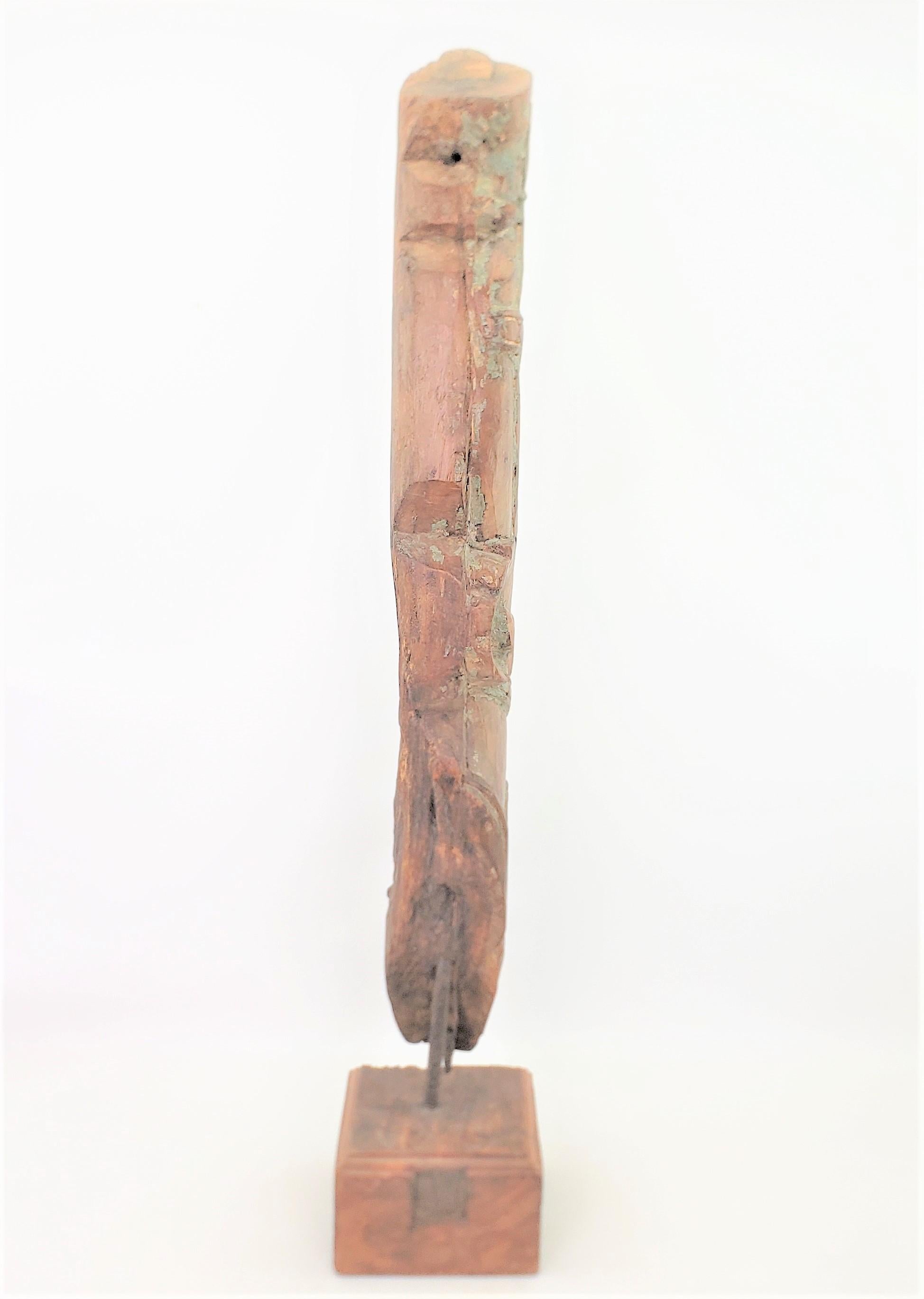 Fragment architectural ou nautique ancien en bois sculpté et peint à la main Bon état - En vente à Hamilton, Ontario