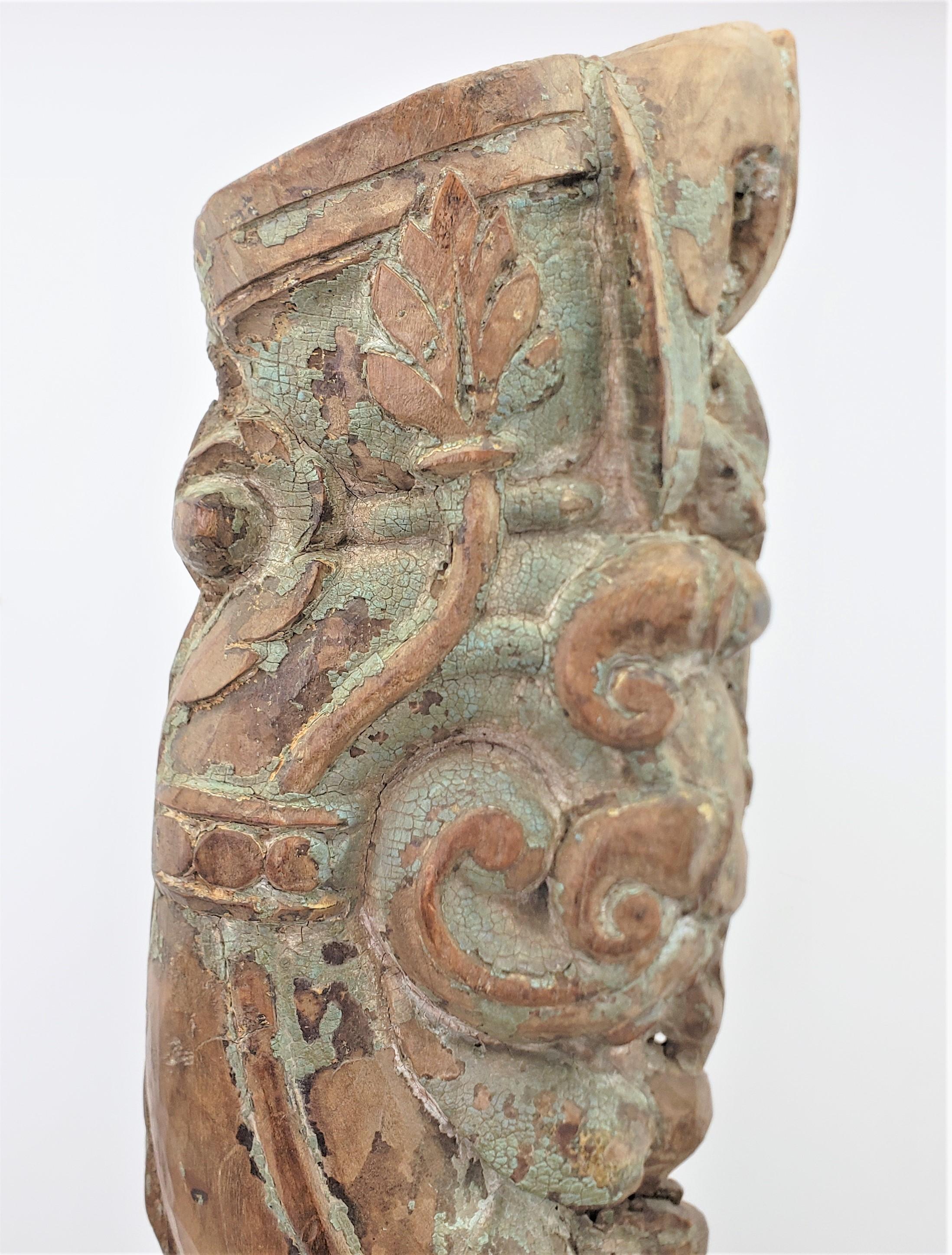 Chêne Fragment architectural ou nautique ancien en bois sculpté et peint à la main en vente