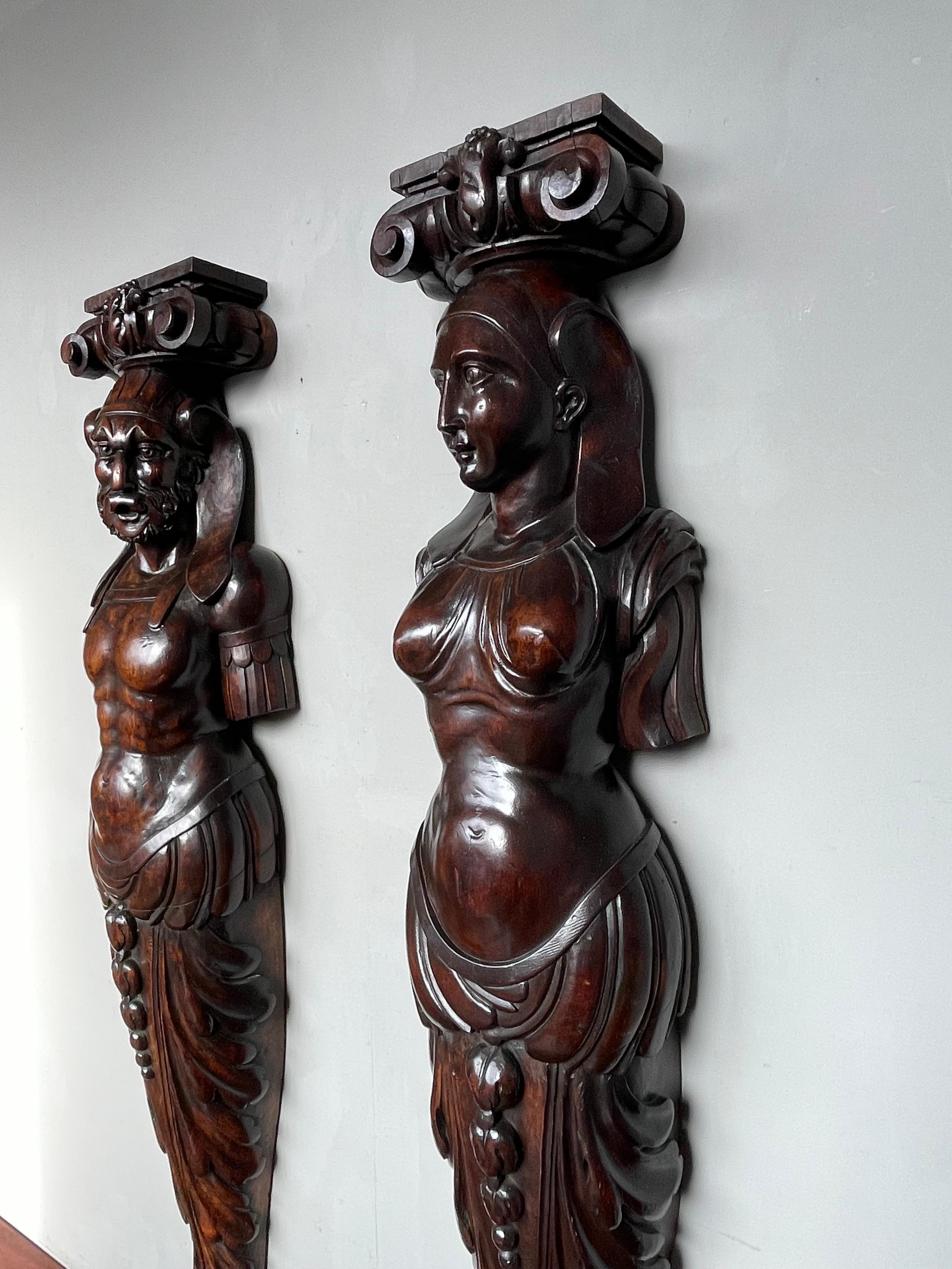 Antiquité - Paire de sculptures de prêtres égyptiens en bois de noyer, hommes et femmes, sculptées à la main en vente 8