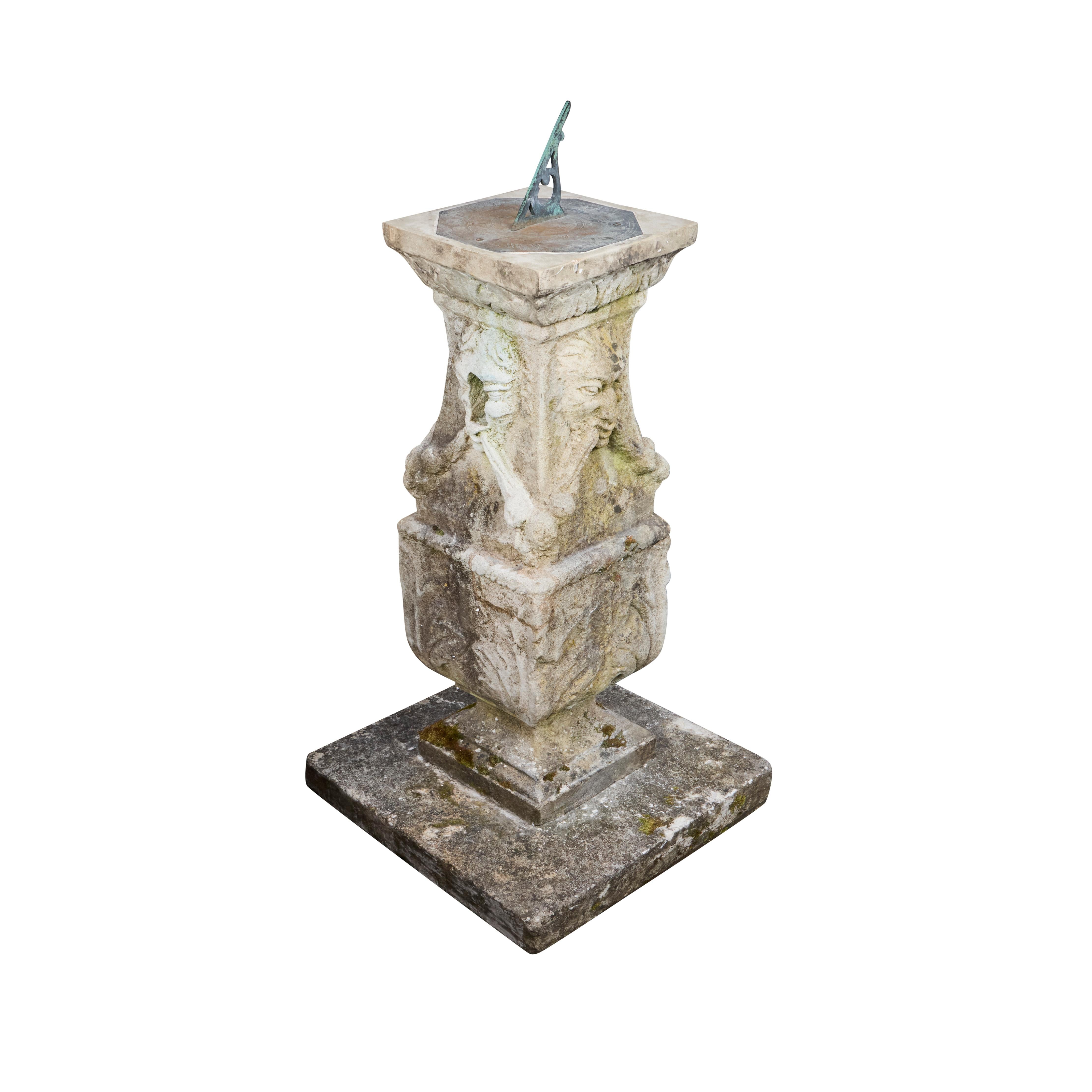 17ème siècle Grille de soleil antique en pierre de Portland et laiton, sculptée à la main en vente