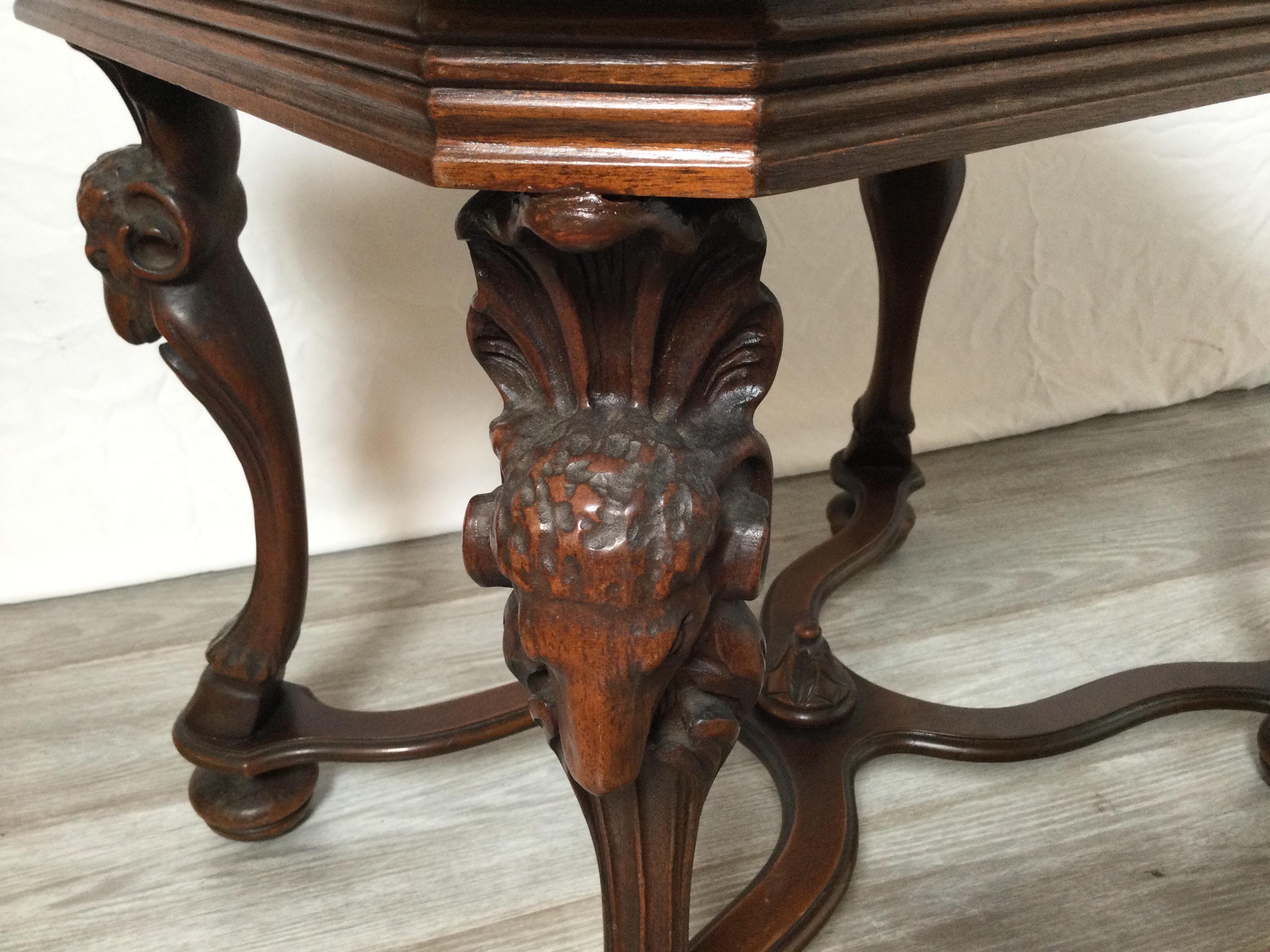 Antique Hand Carved Rams Head Table In Good Condition For Sale In Lambertville, NJ