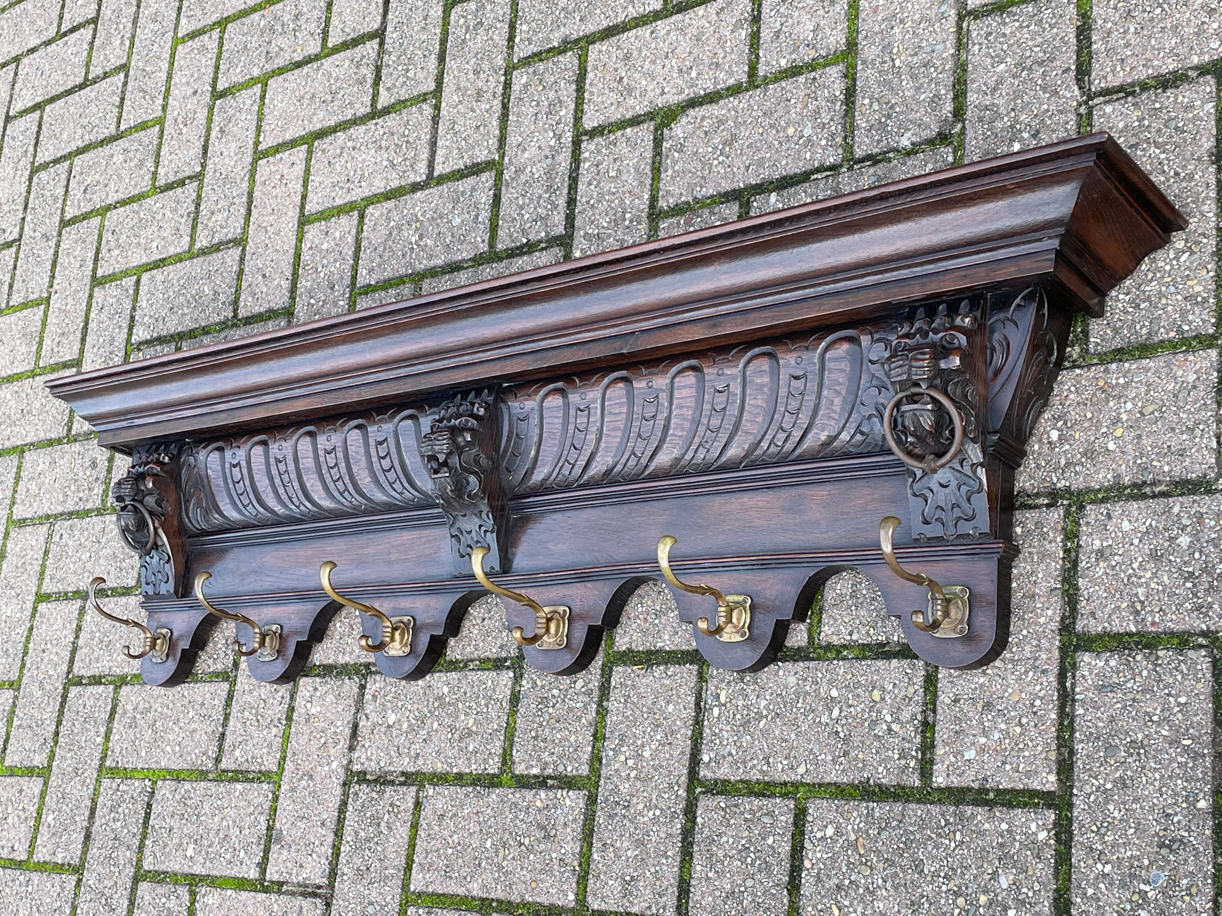 Antique Hand Carved Renaissance Revival Wall Coat Rack with Lion Mask Sculptures In Excellent Condition In Lisse, NL
