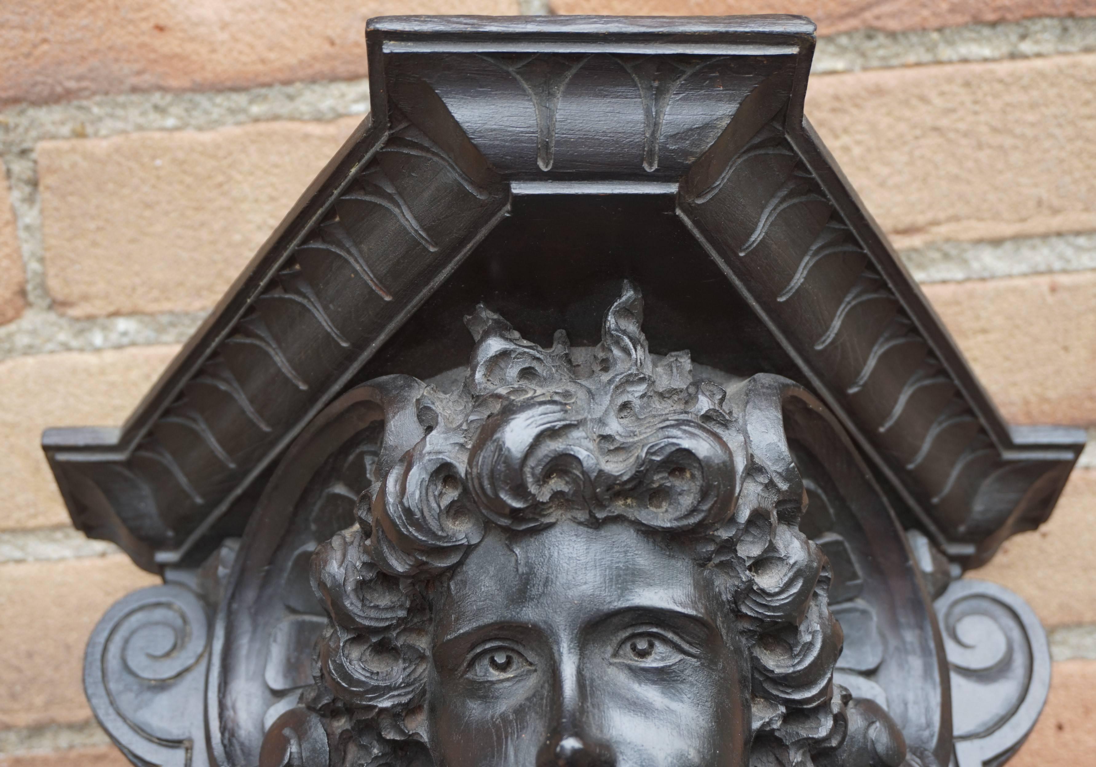 Antique Hand-Carved Renaissance Style Wall Bracket / Corbel by Ernesto Petralli In Excellent Condition In Lisse, NL