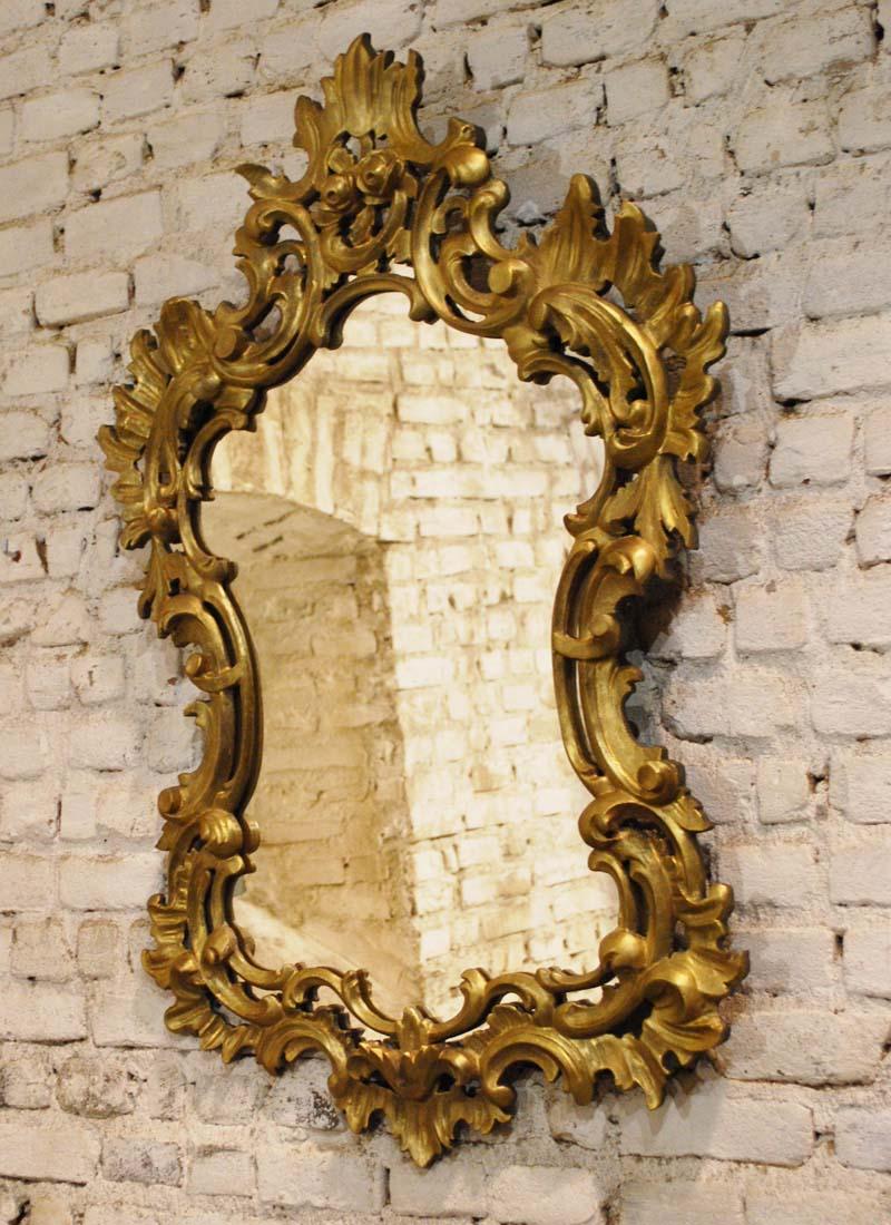 Antike Hand geschnitzt Rokoko Giltwood Italienisch Wandspiegel im Zustand „Gut“ in Casteren, NL
