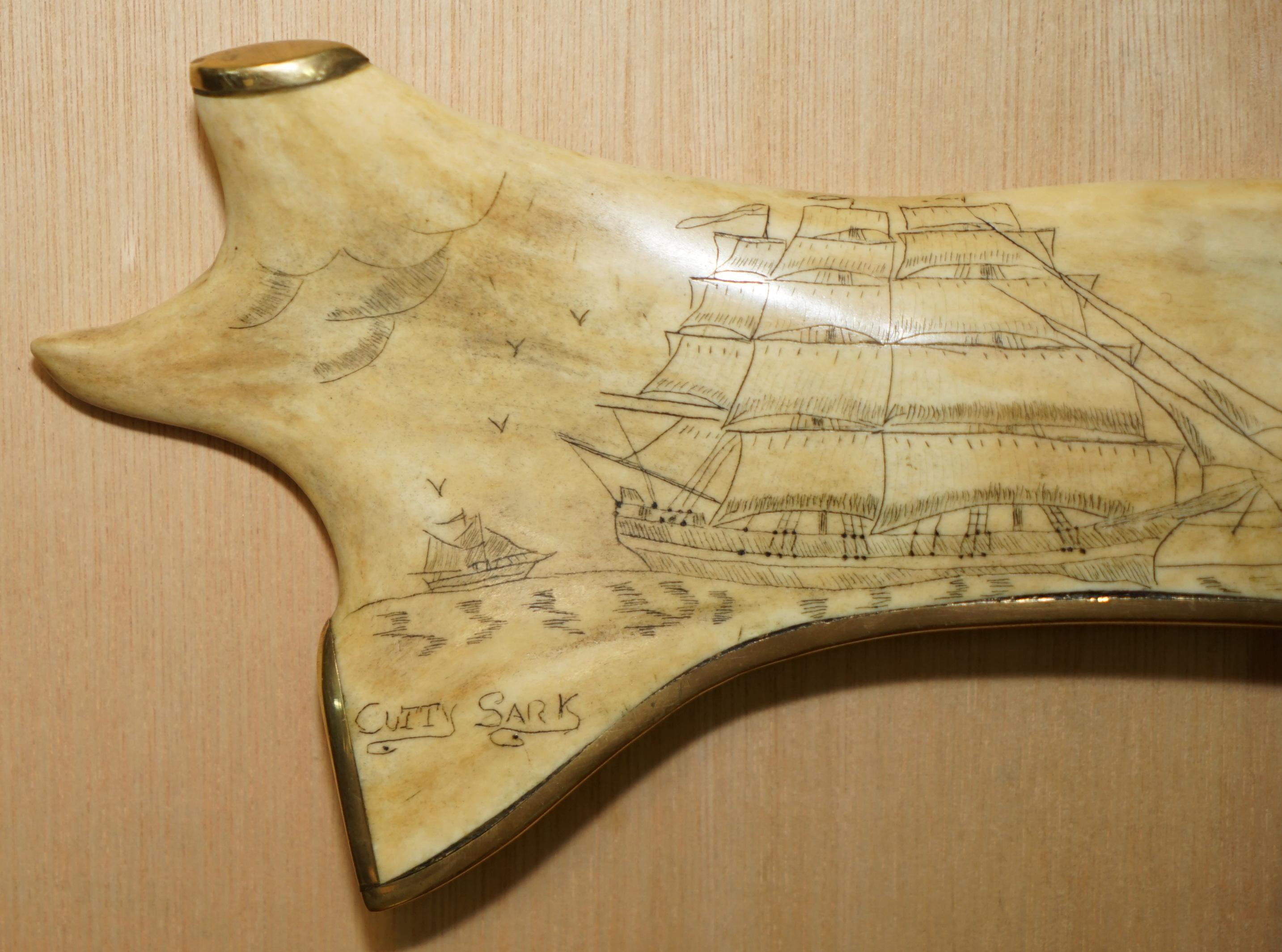 ANTiQUE HAND CARVED SAILORS WALKING STICK OF H.M.S VICTORY ENDEAVOUR CUTTY SARK In Good Condition For Sale In West Sussex, Pulborough