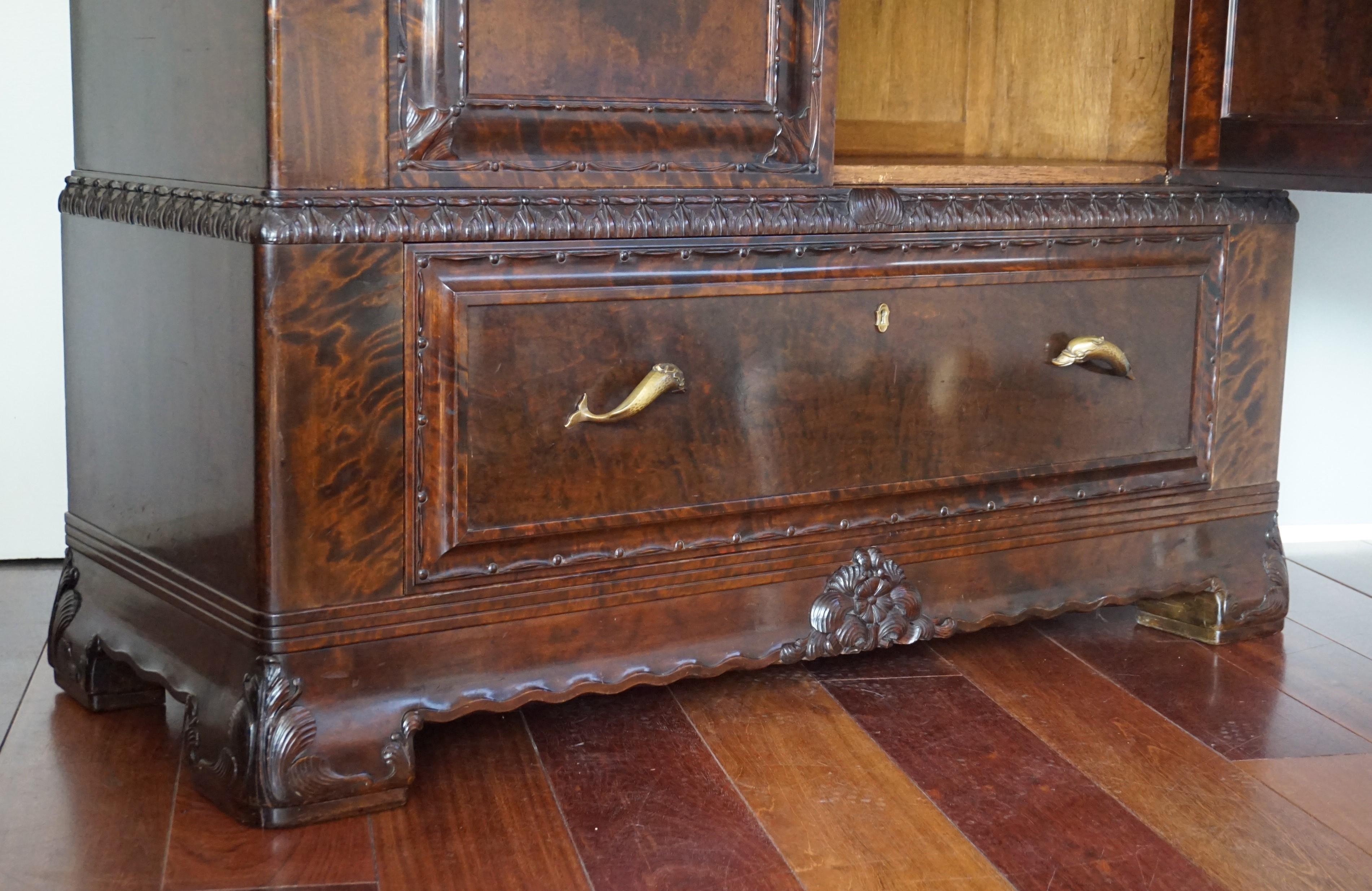 Antique Hand-Carved Scandinavian Arts & Crafts Viking Ship and Walhalla Cabinet In Excellent Condition In Lisse, NL