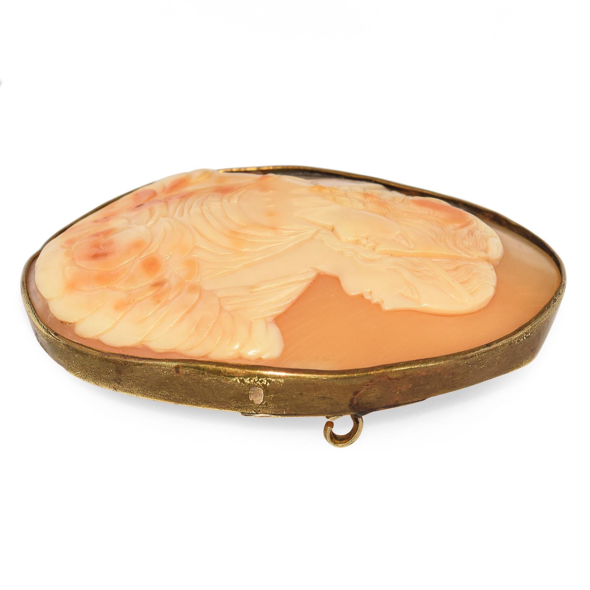 Antike handgeschnitzte Muschel-Kamee-Brosche im Angebot 1