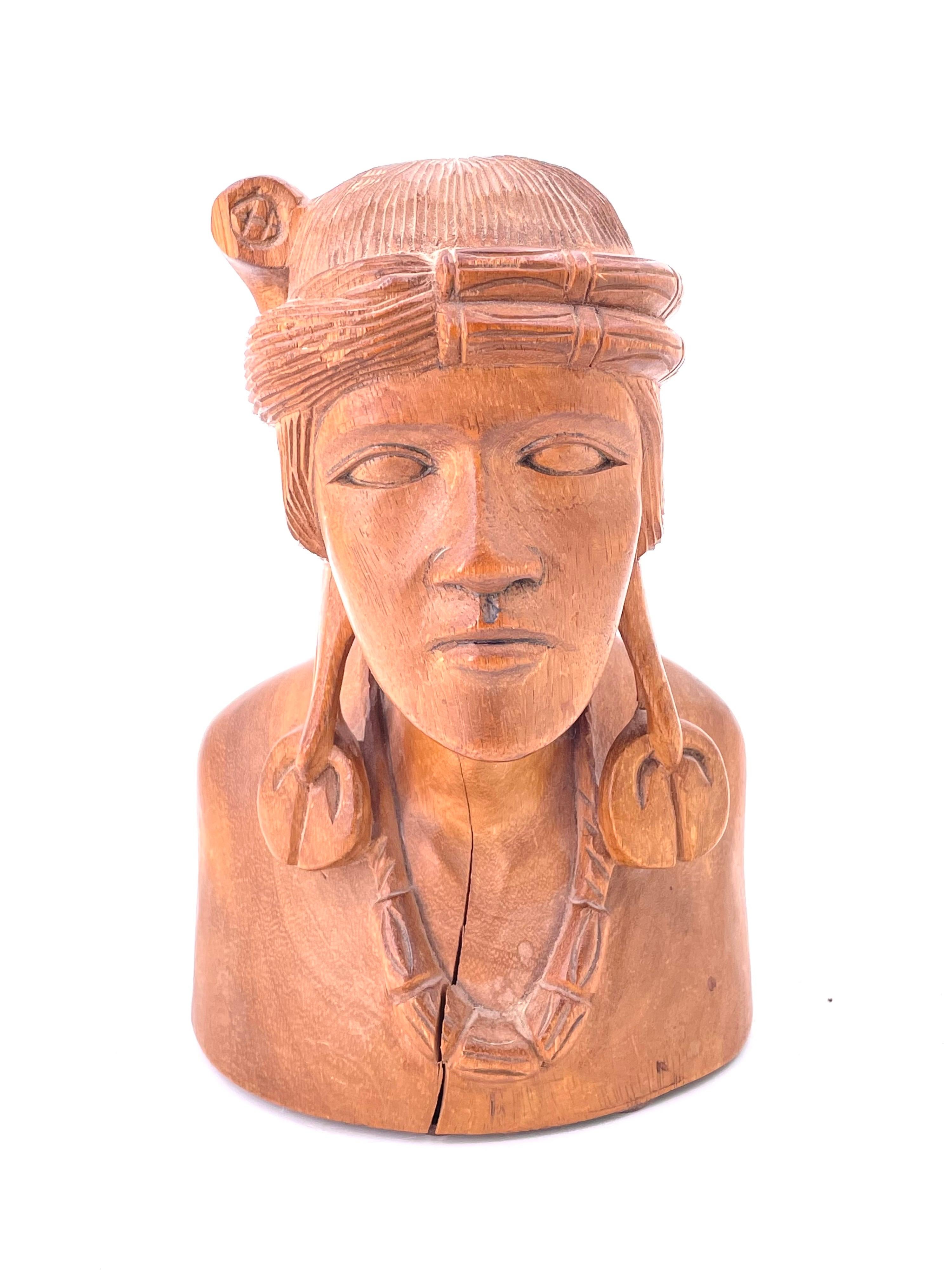 Antique Hand Carved Solid Wood American Indian Sculpture Bust In Good Condition For Sale In San Diego, CA