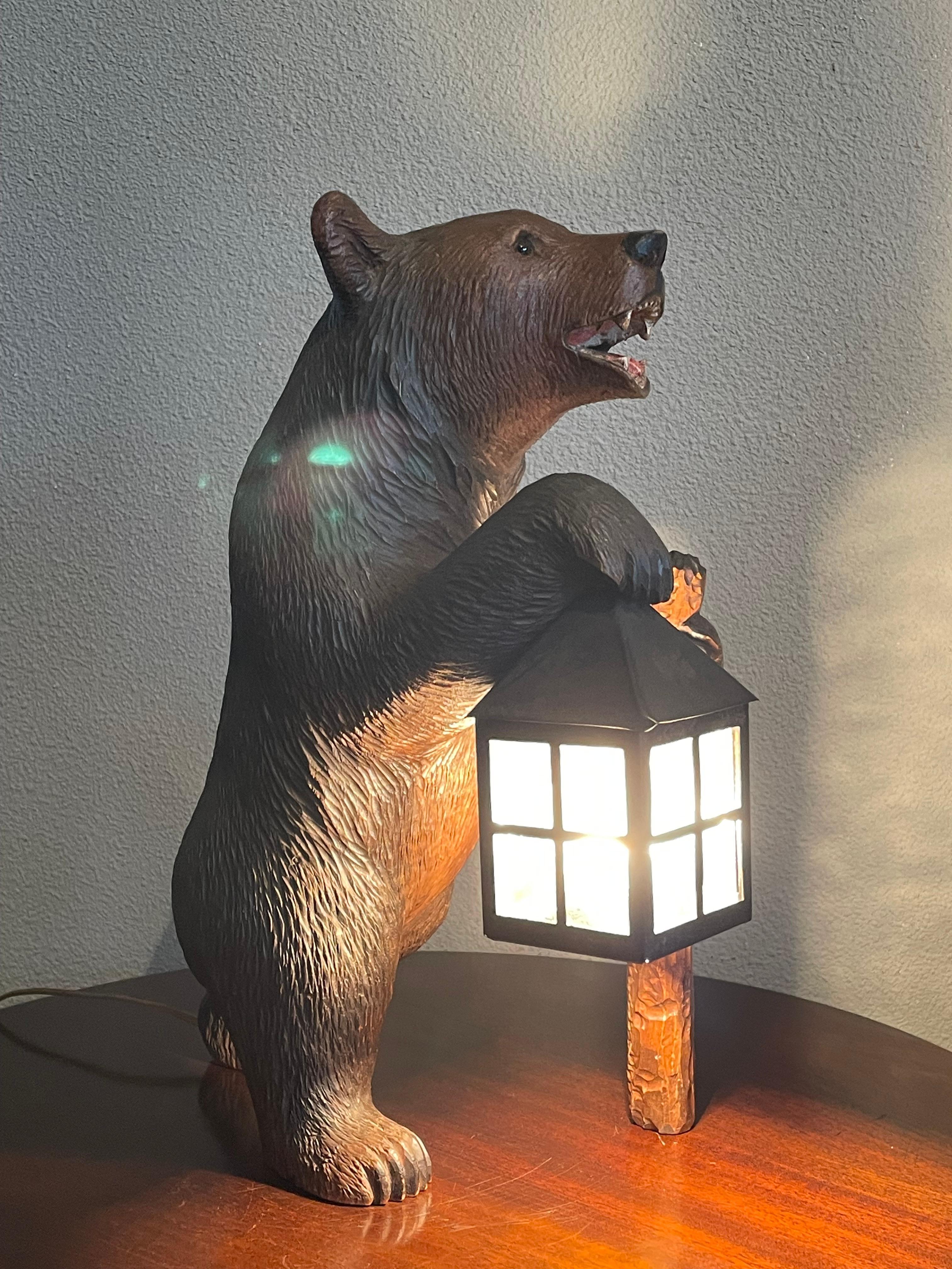 Antique Hand Carved Swiss Black Forest Bear Table / Desk Lamp with Maker's Marks In Excellent Condition In Lisse, NL