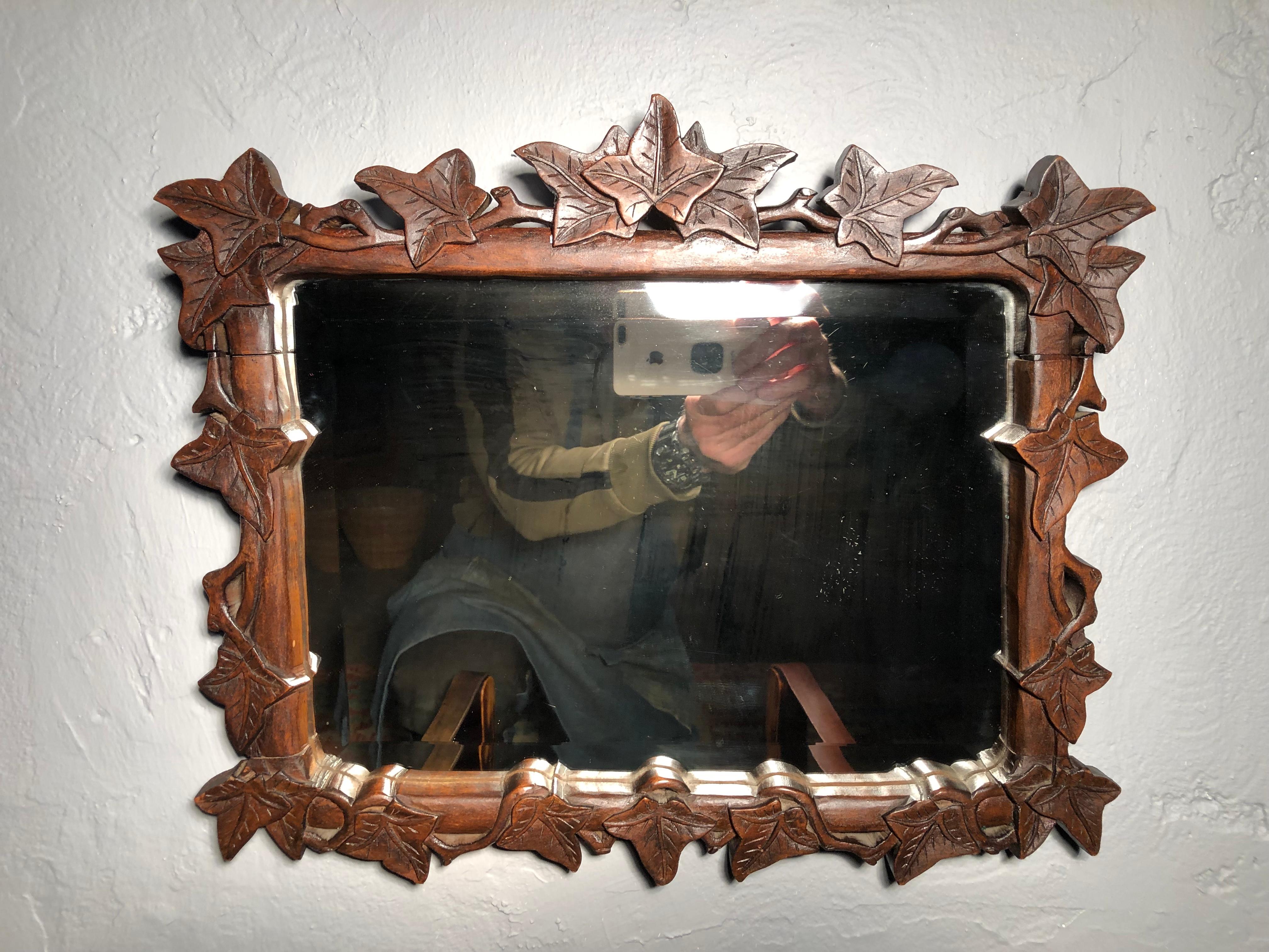 Miroir mural victorien ancien en acajou sculpté à la main en vente 2