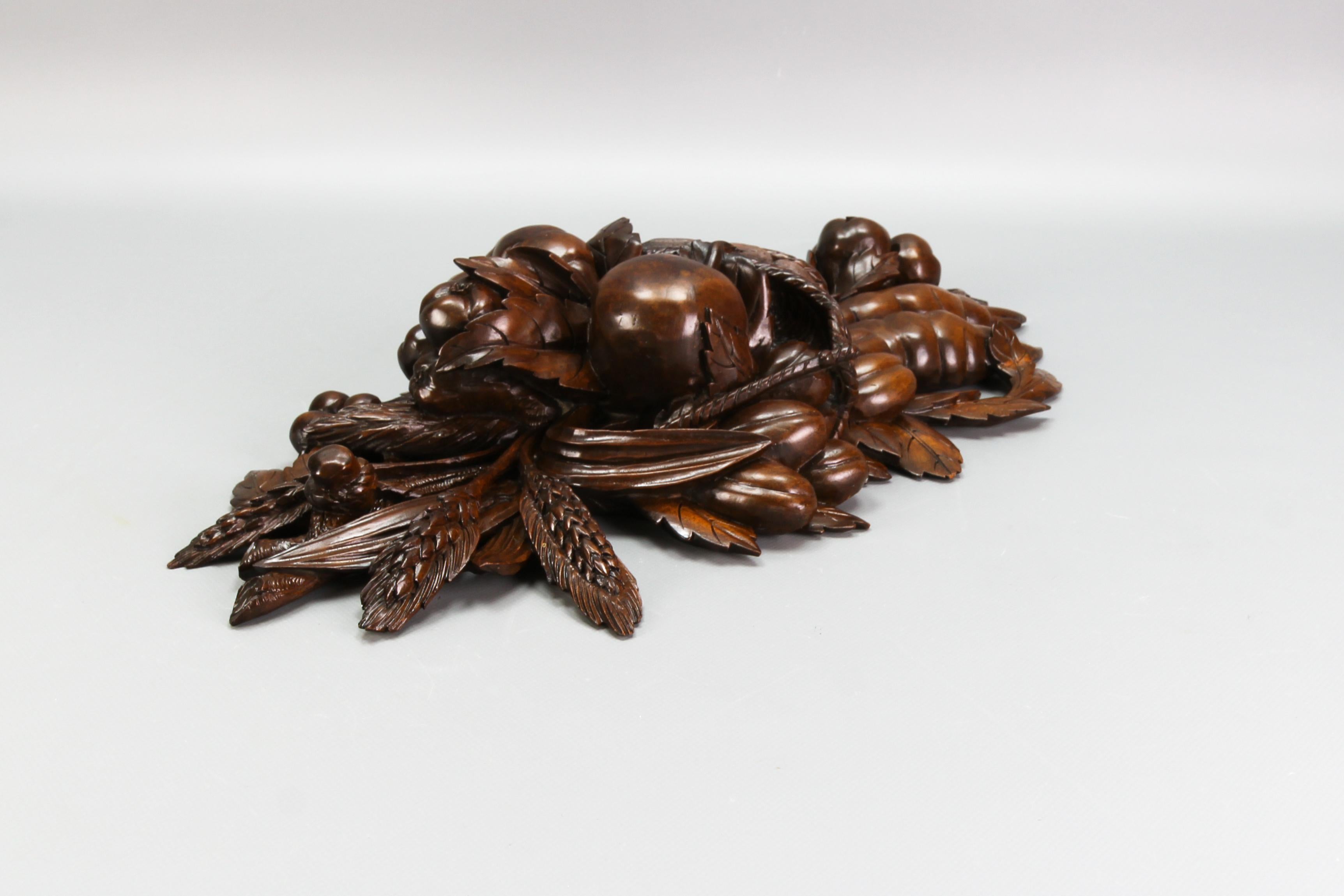 Antique hand carved Walnut Wall Plaque Fruits and Vegetables, Early 20th Century For Sale 8