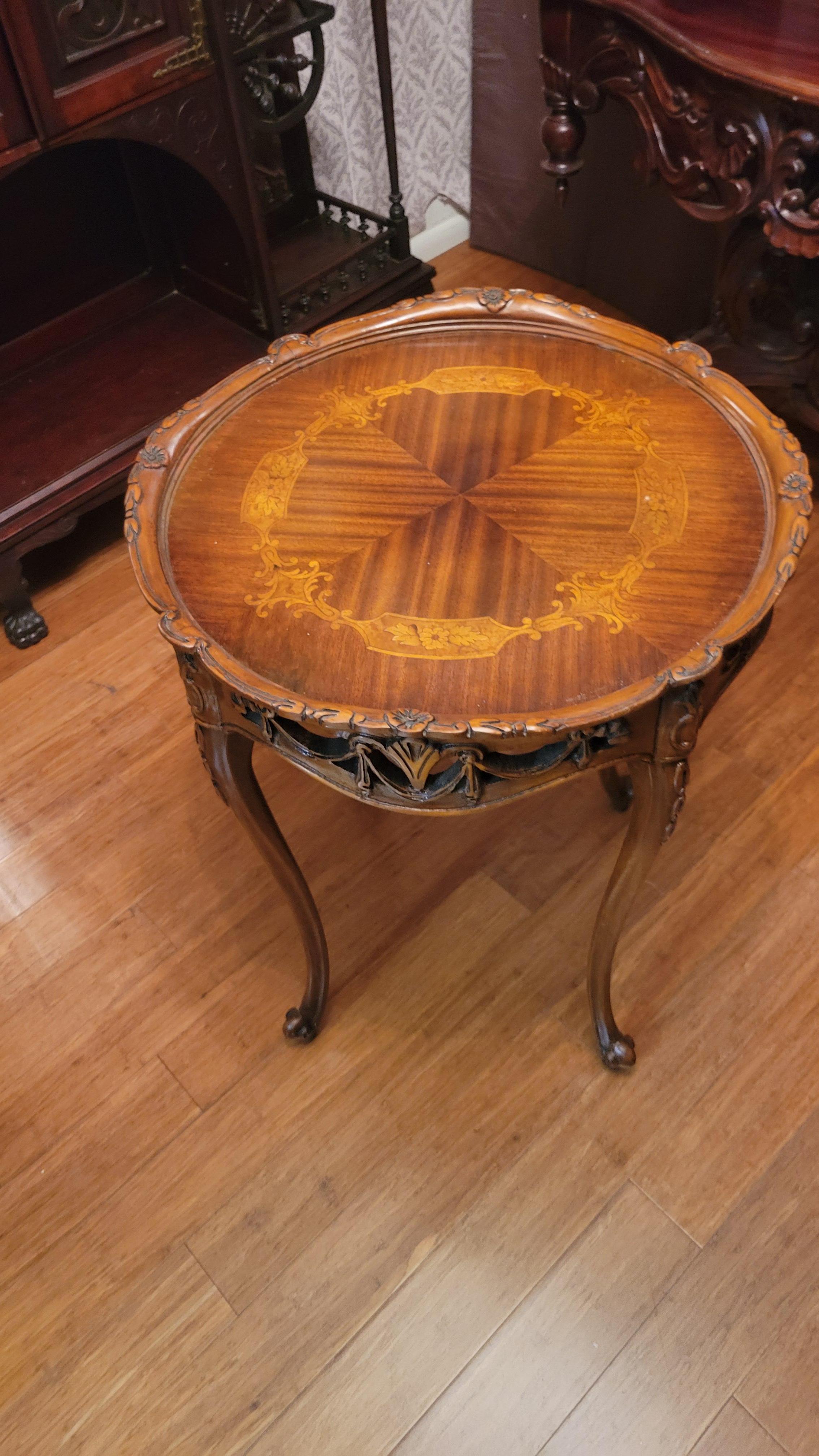 Ancienne table Weiman Heirloom sculptée à la main en vente 5