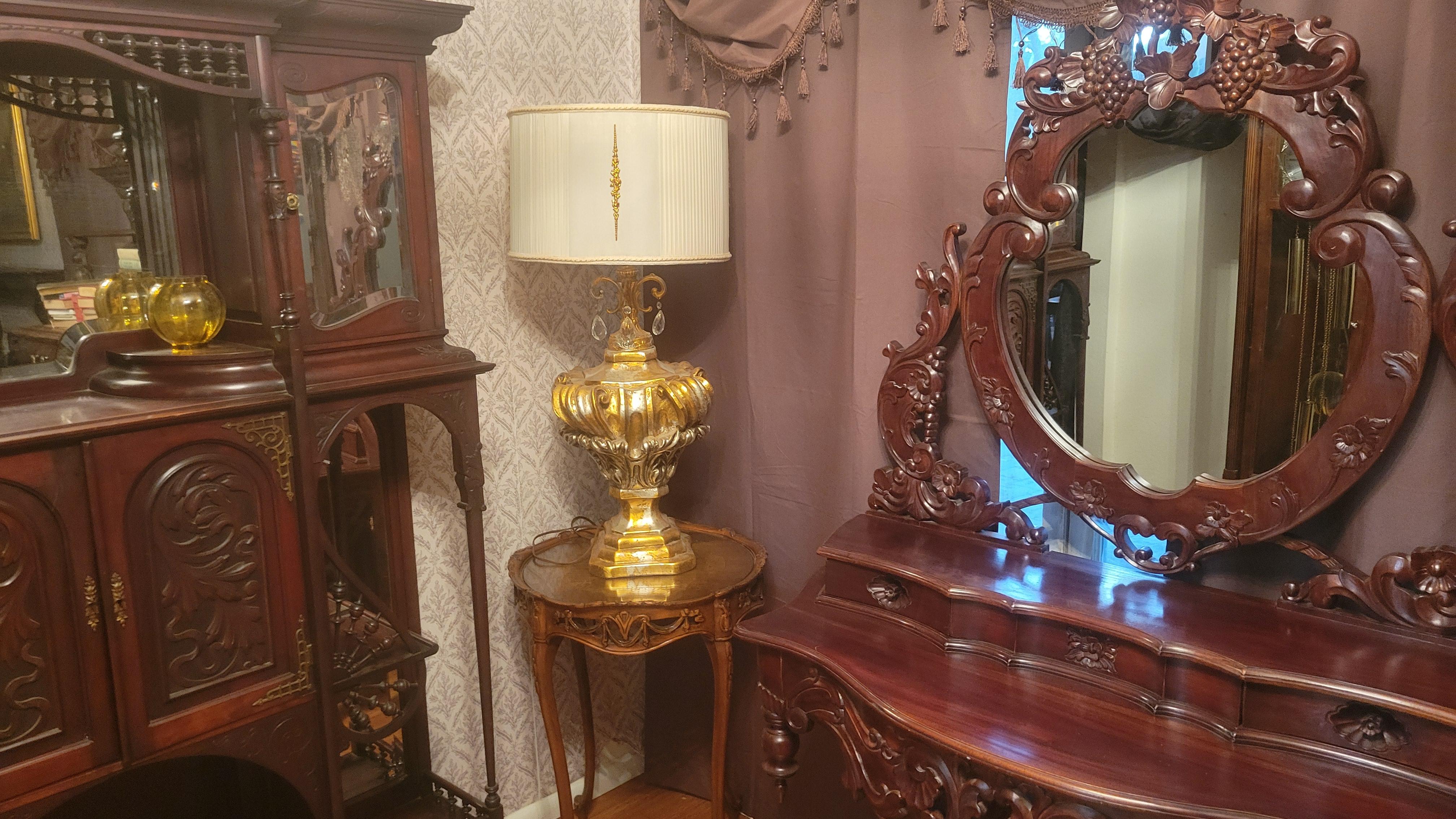 Ancienne table Weiman Heirloom sculptée à la main en vente 8