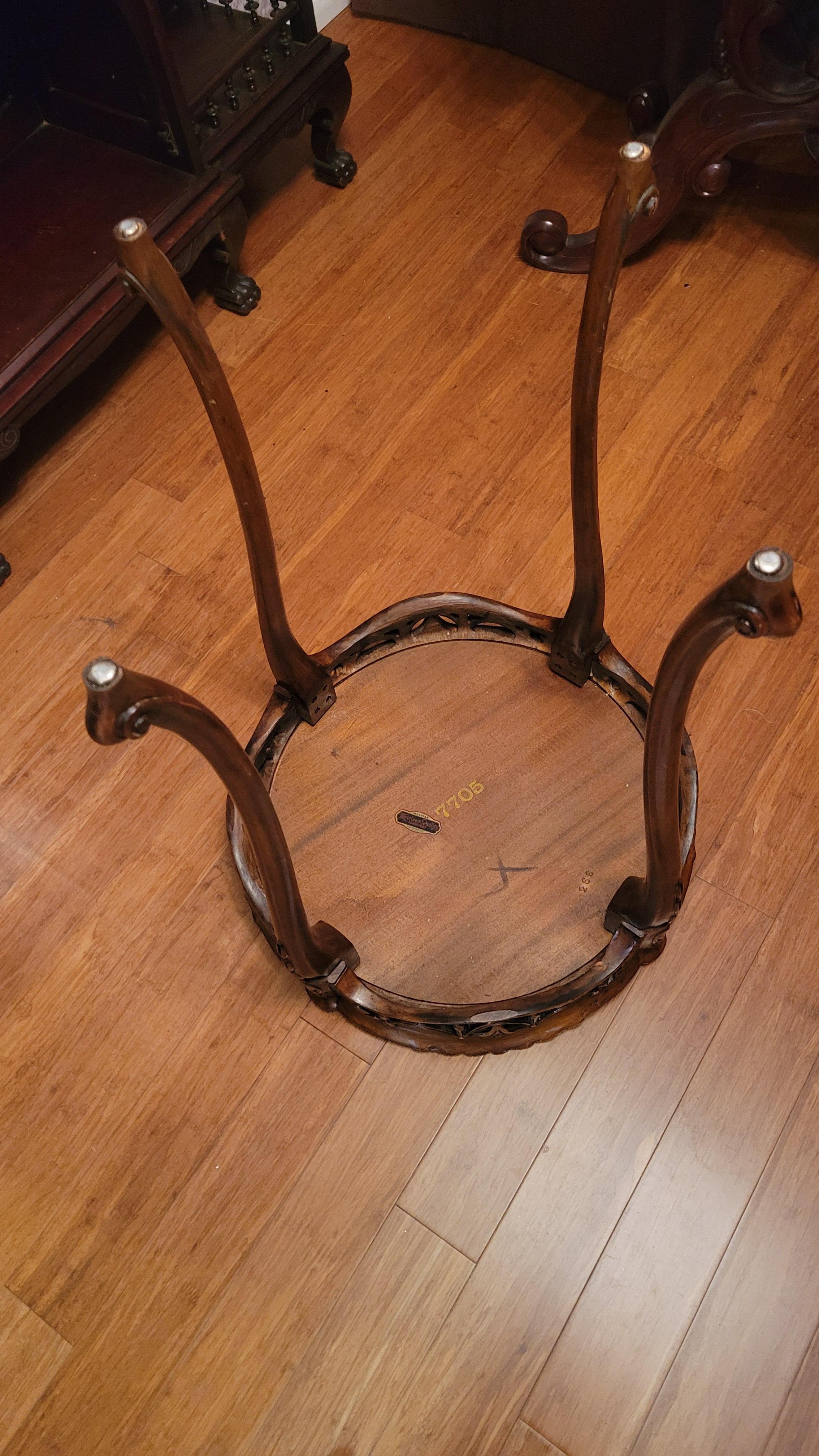 Ancienne table Weiman Heirloom sculptée à la main en vente 3