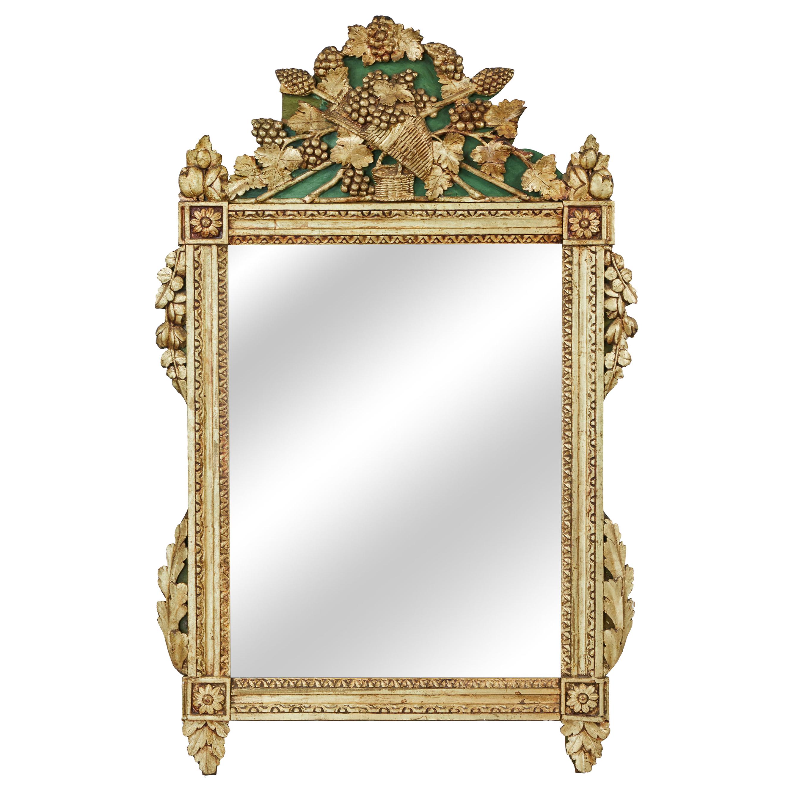 Miroir ancien en bois sculpté à la main, finition dorée d'origine en vente