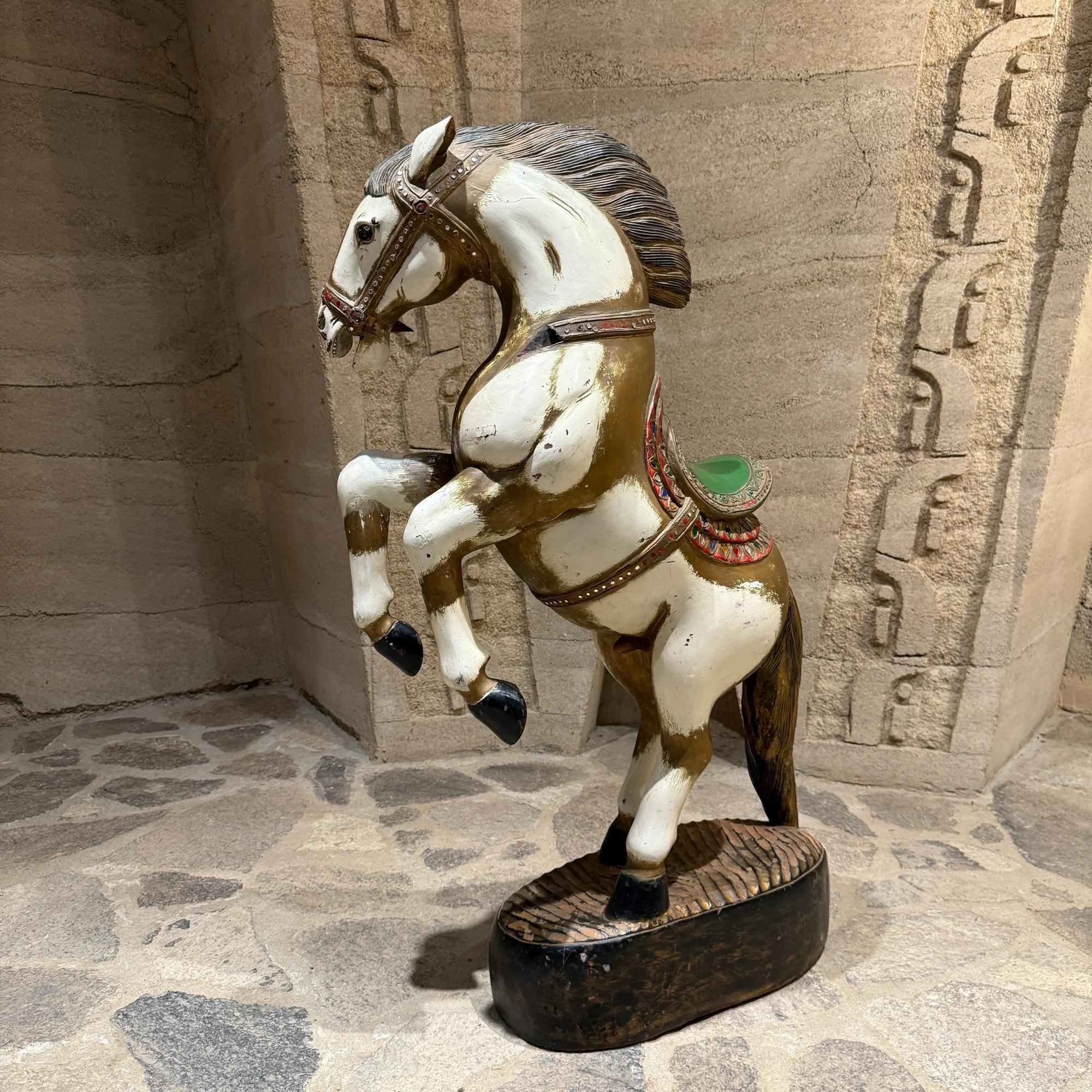 Antike Hand geschnitzt Holz Polychrom bemalt Pferd Skulptur Statue (Amerikanische Klassik) im Angebot