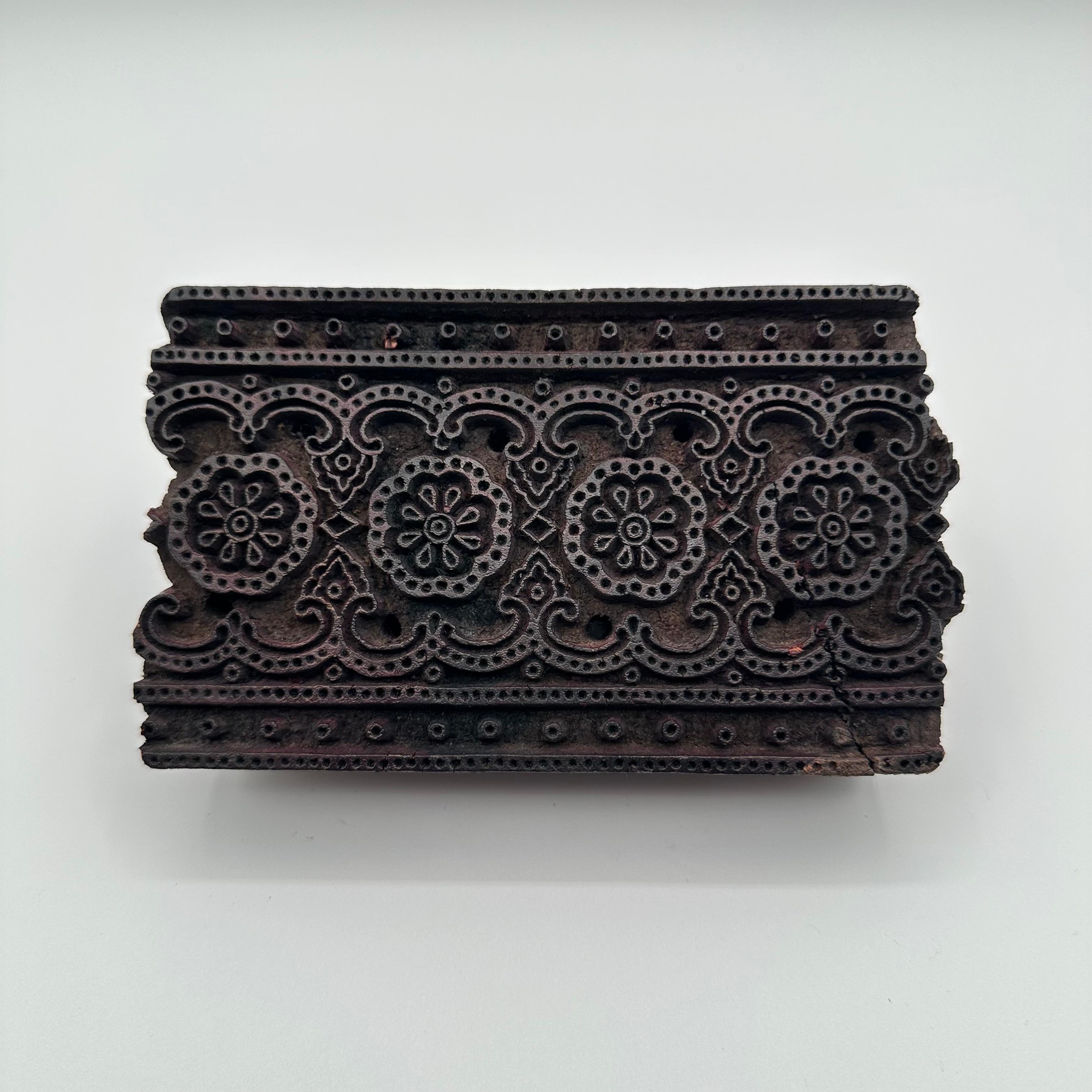 Antiker handgeschnitzter Holzdruckblock mit dunklem Rosette-Muster im Angebot 10