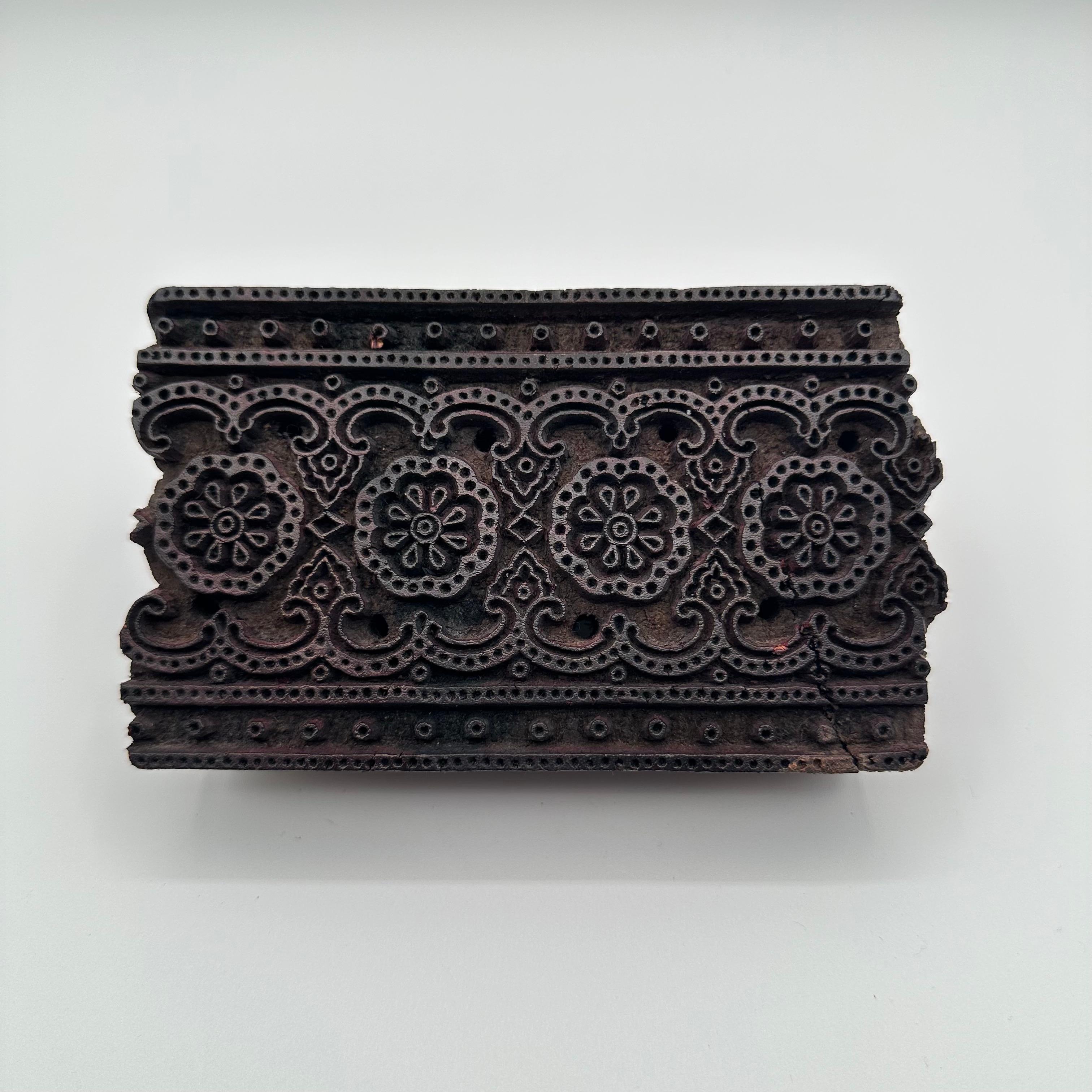 Antiker handgeschnitzter Holzdruckblock mit dunklem Rosette-Muster im Angebot 11