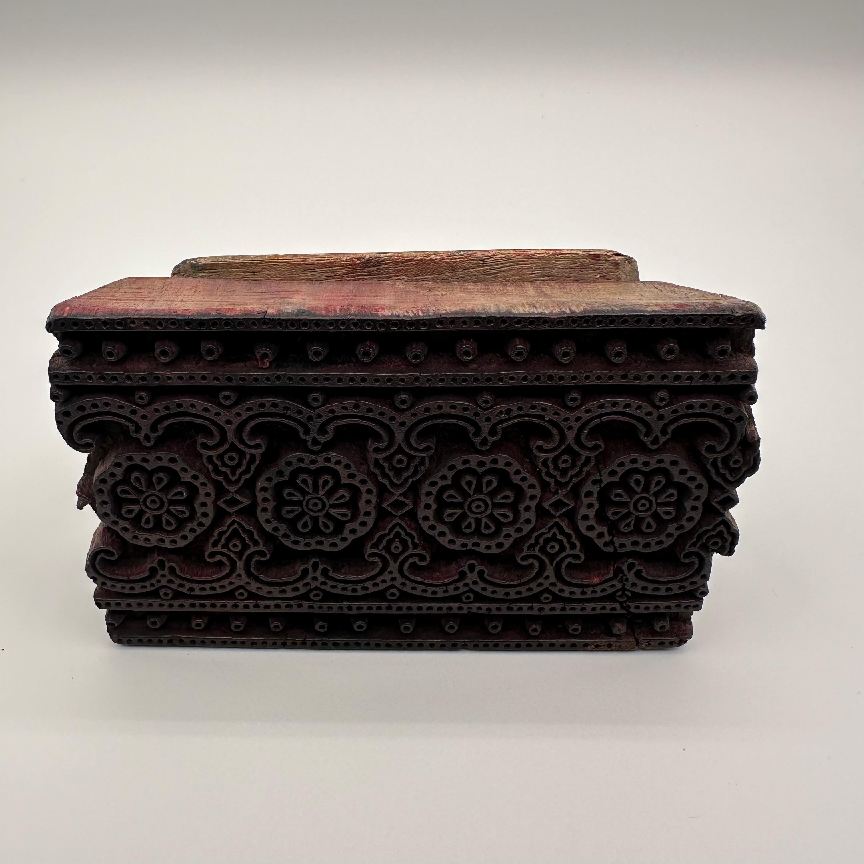 Antique Hand Carved Wood Printing Block in Dark Rosette Pattern In Fair Condition For Sale In Amityville, NY