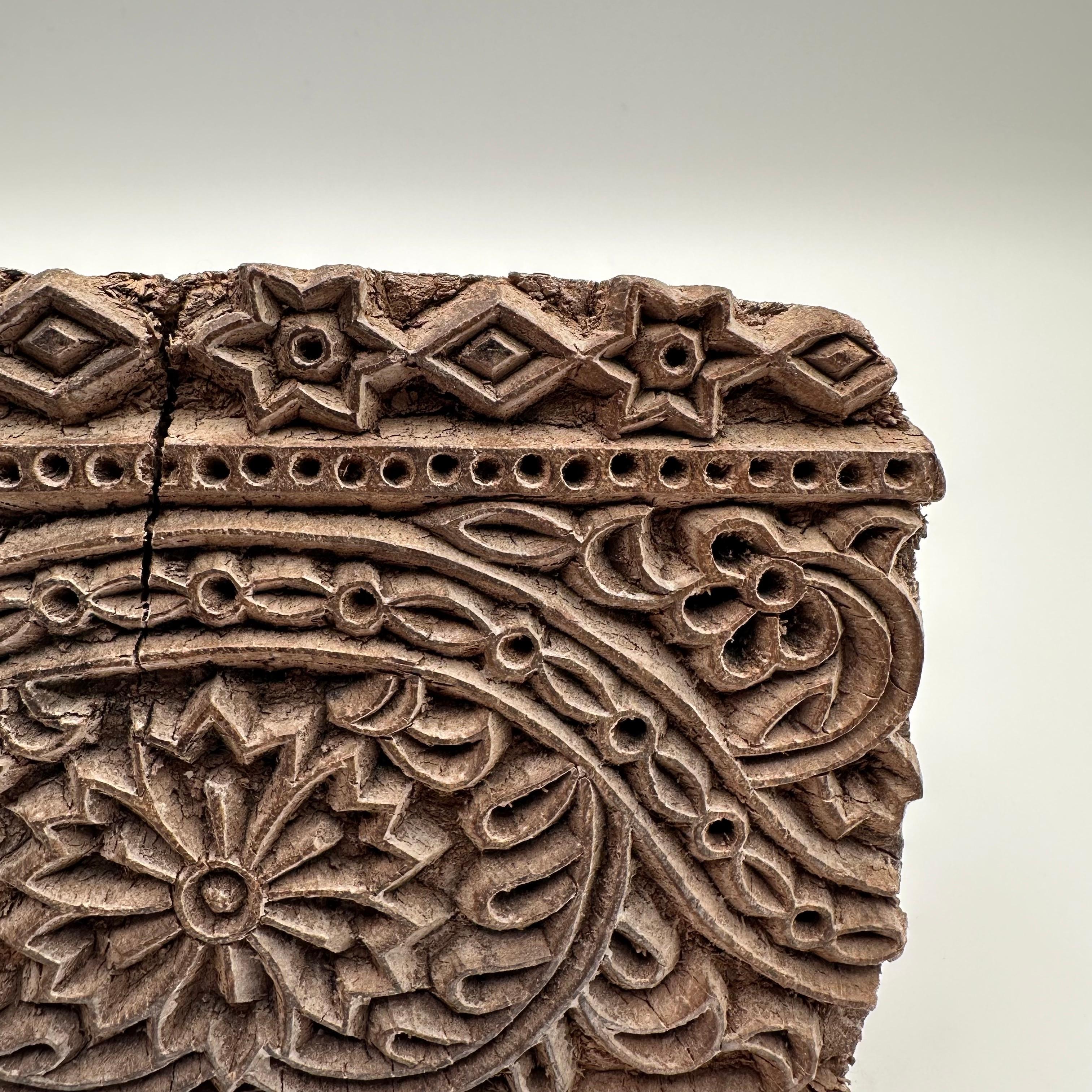 Antiker handgeschnitzter Holzdruckblock mit Blumen- und Sternmuster (Indisch) im Angebot