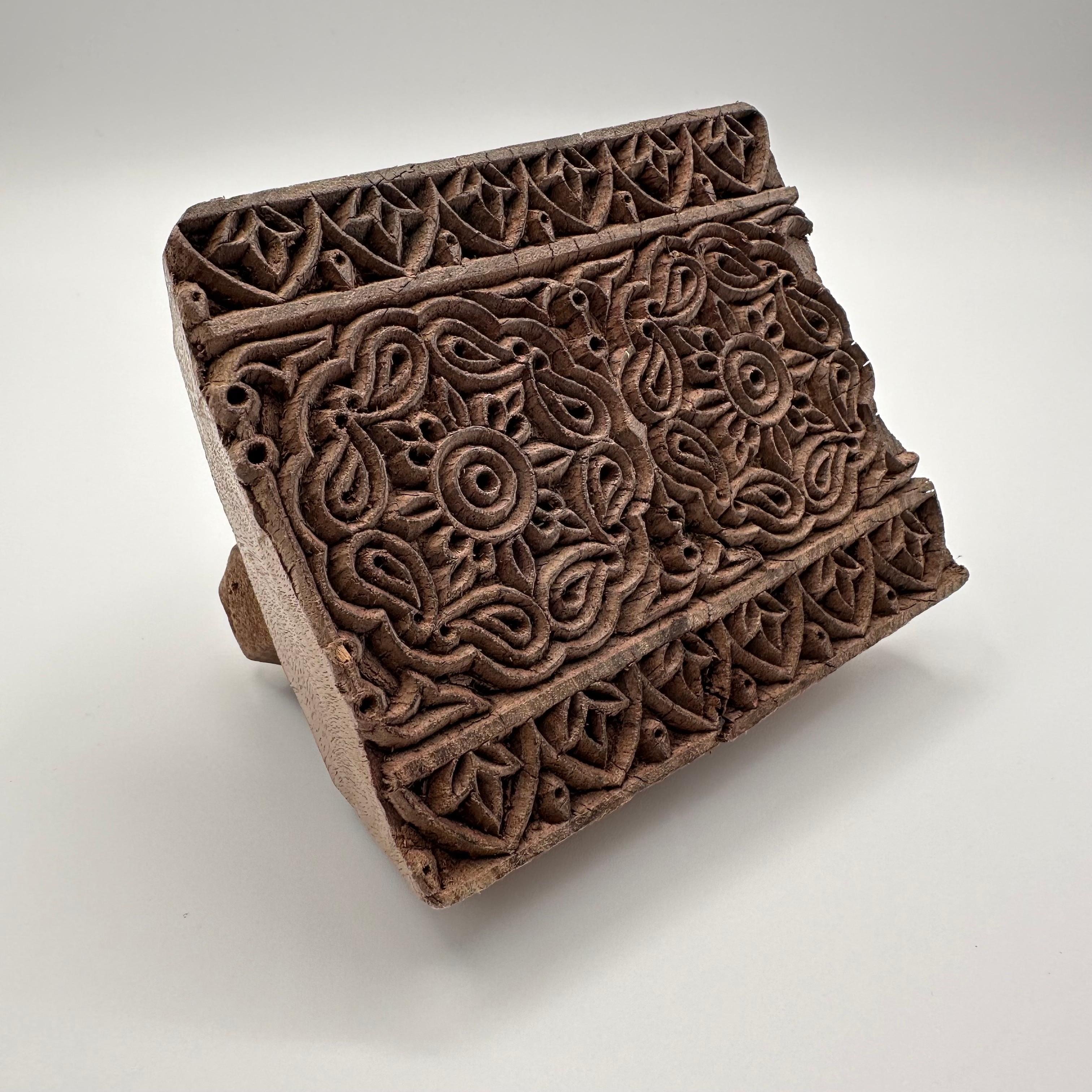 Antiker handgeschnitzter Holzdruckblock mit großen Rosetten im Angebot 2