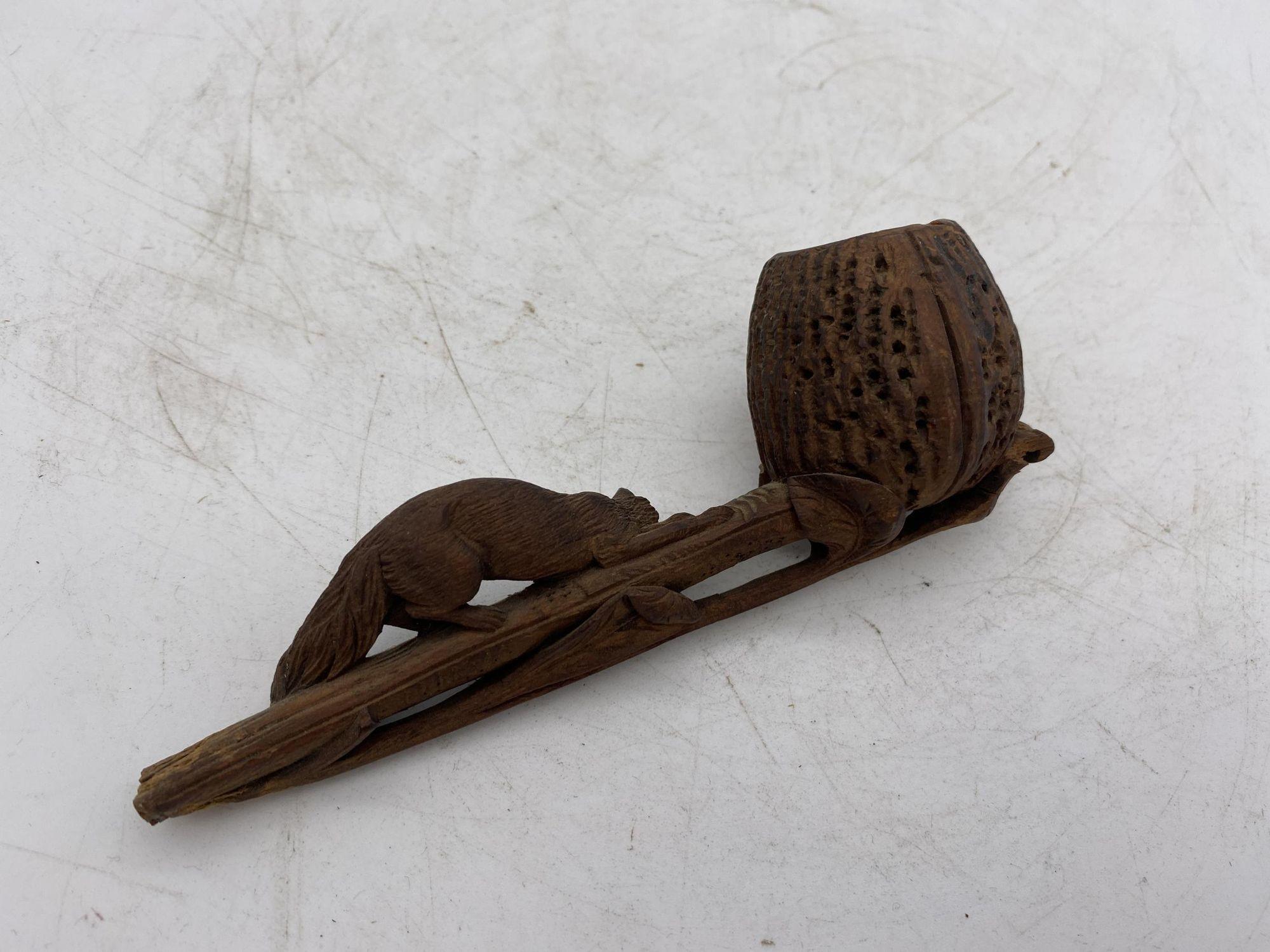 Antique Hand Carved Wood Fox Tobacco Pipe In Excellent Condition For Sale In Van Nuys, CA