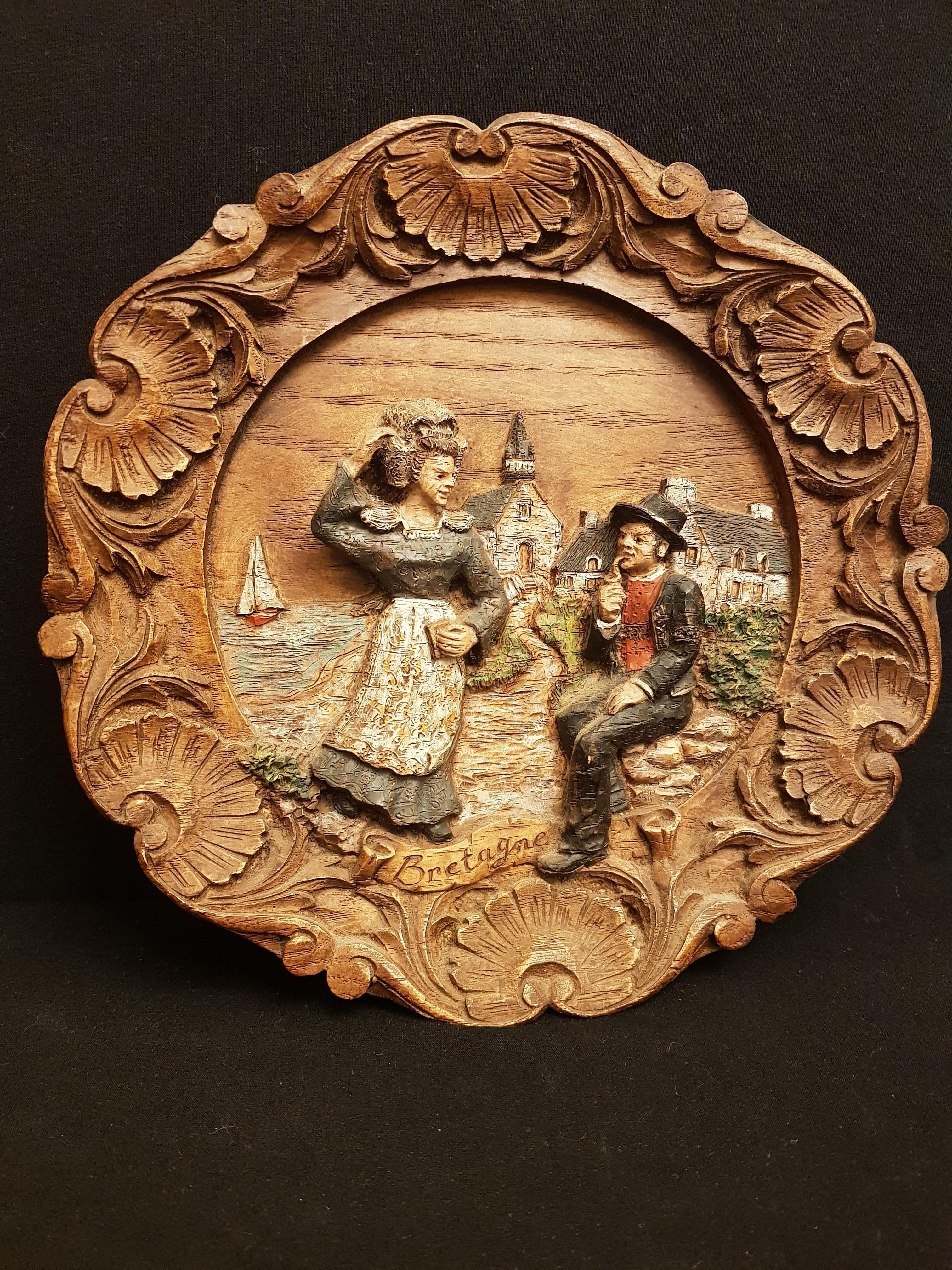 Beautiful antique hand carved wood wall plate brilliant condition beautiful home decor.