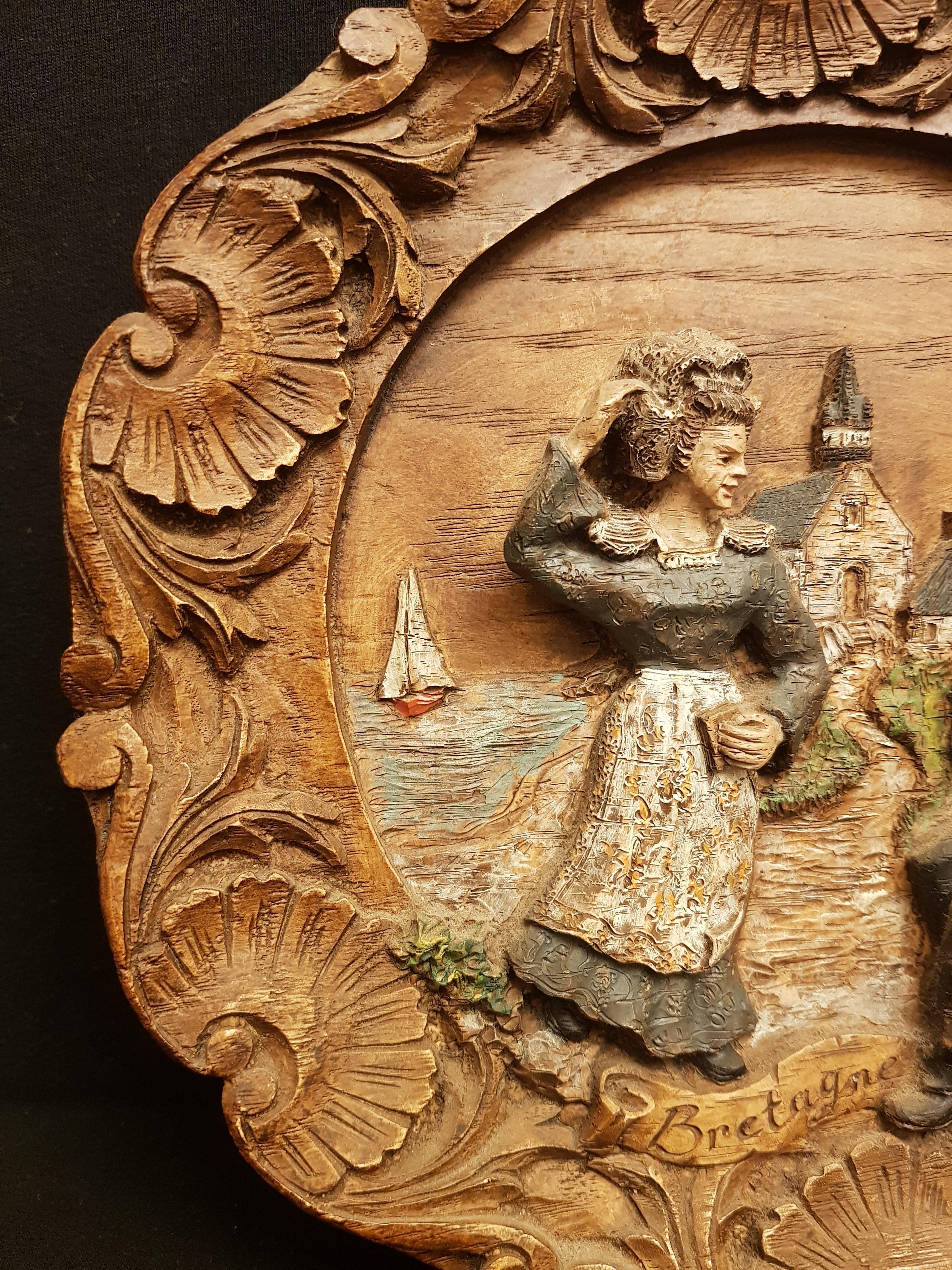 Black Forest Antique Hand Carved Wood decorative Wall Plate For Sale