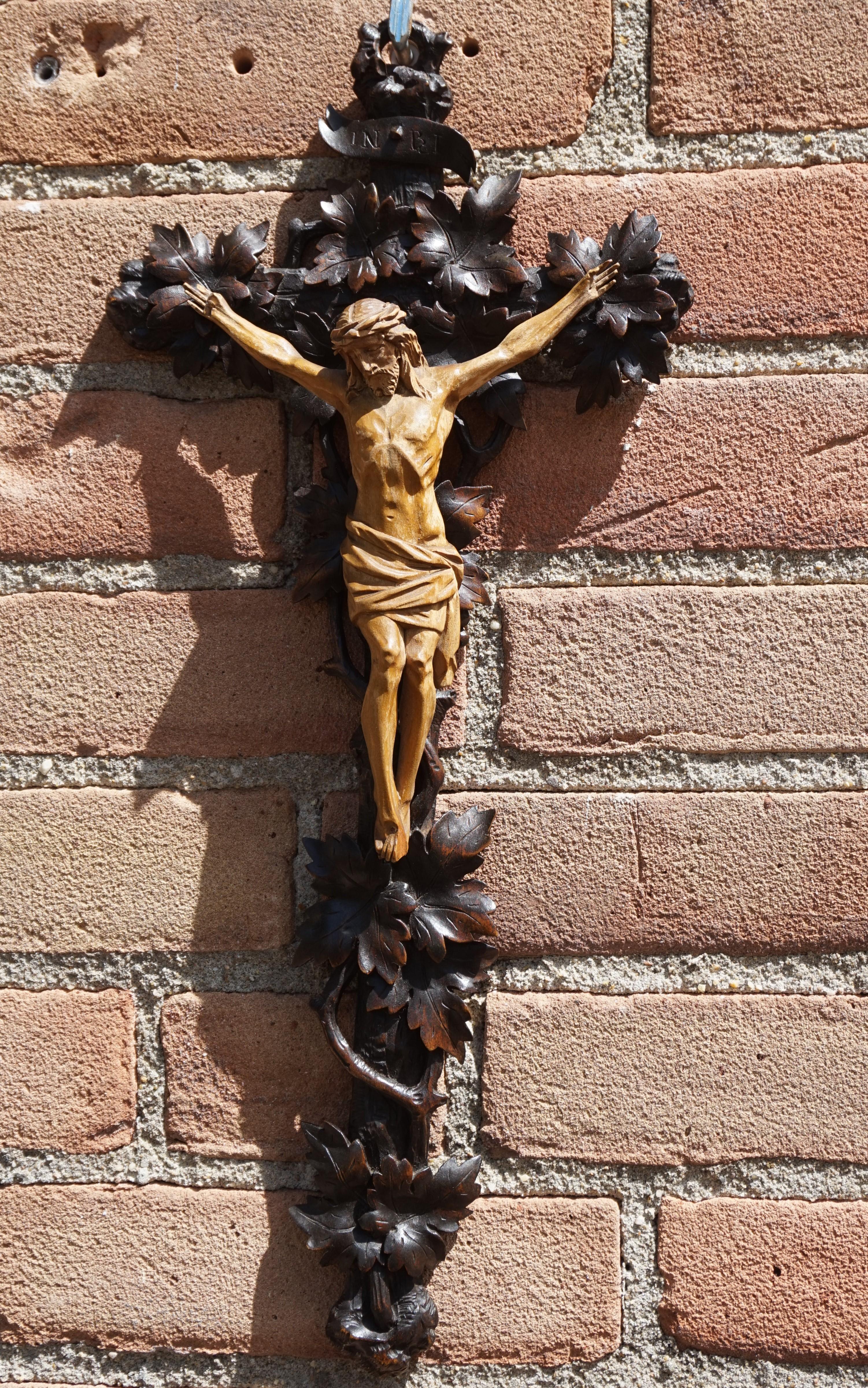 Antique Hand Carved Wooden Black Forest Crucifix with Corpus of Christ Sculpture In Good Condition In Lisse, NL