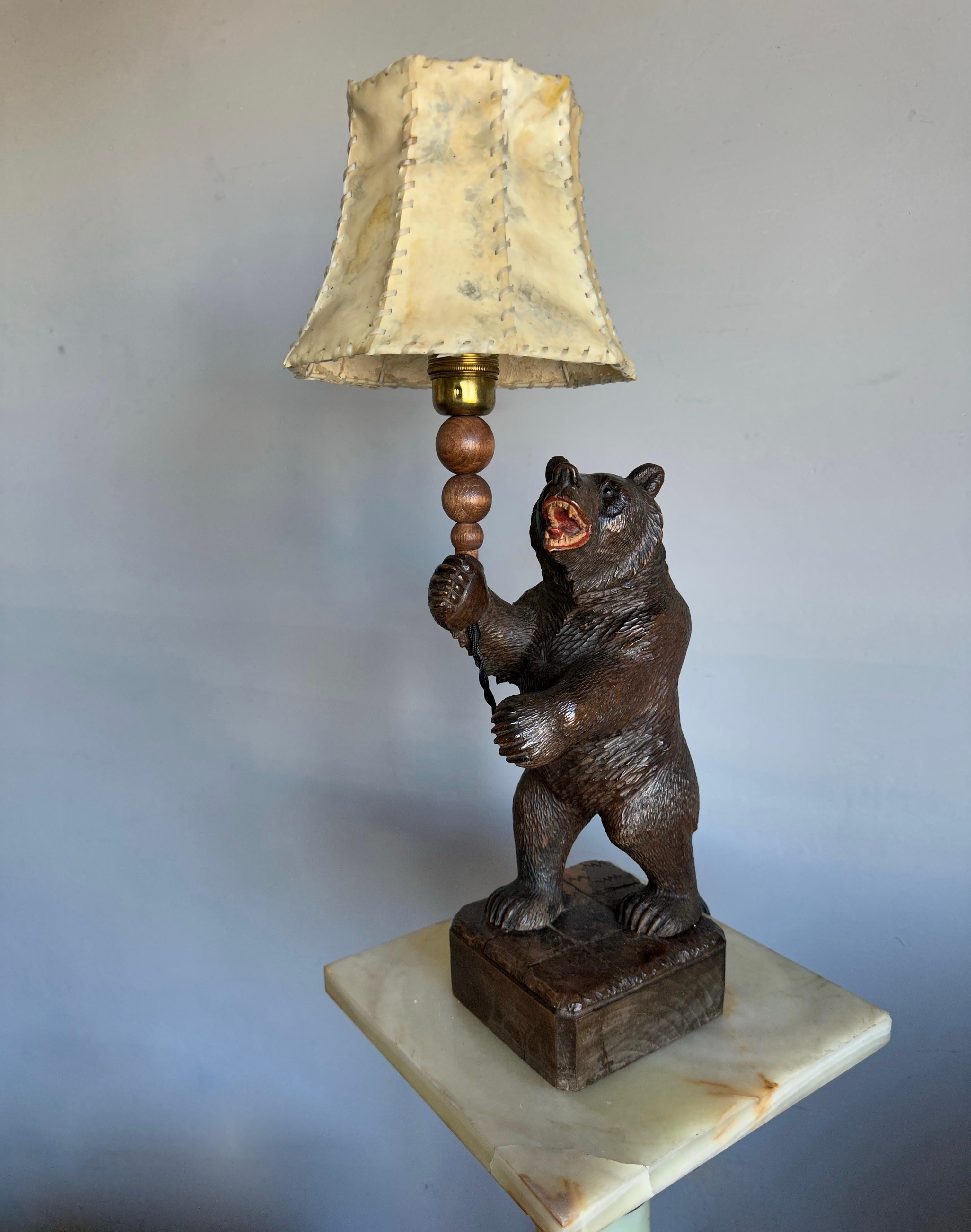 Antique Carved Wooden Black Forest Standing Bear Sculpture Table / Desk Lamp For Sale 10