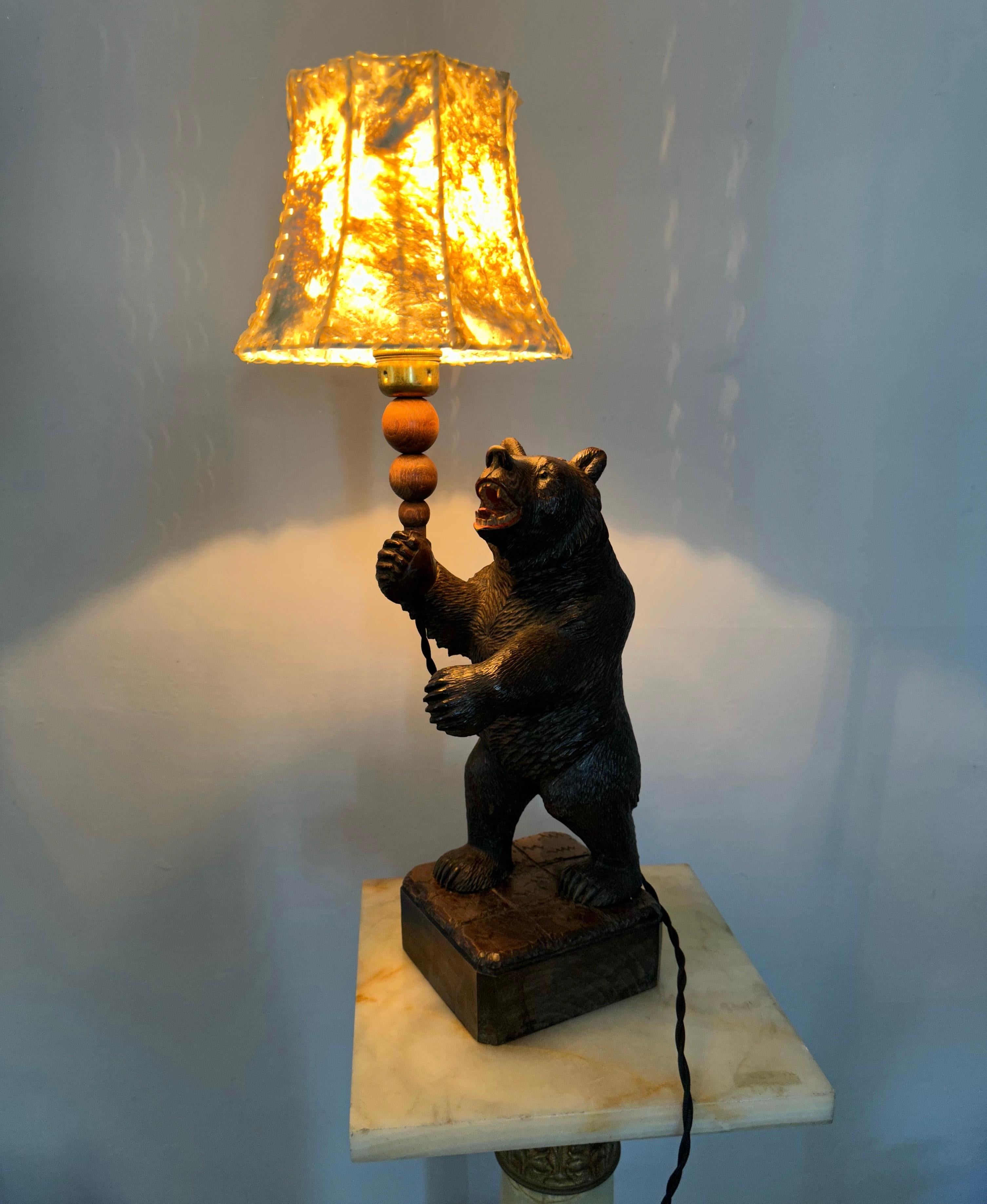 Antique Carved Wooden Black Forest Standing Bear Sculpture Table / Desk Lamp For Sale 11