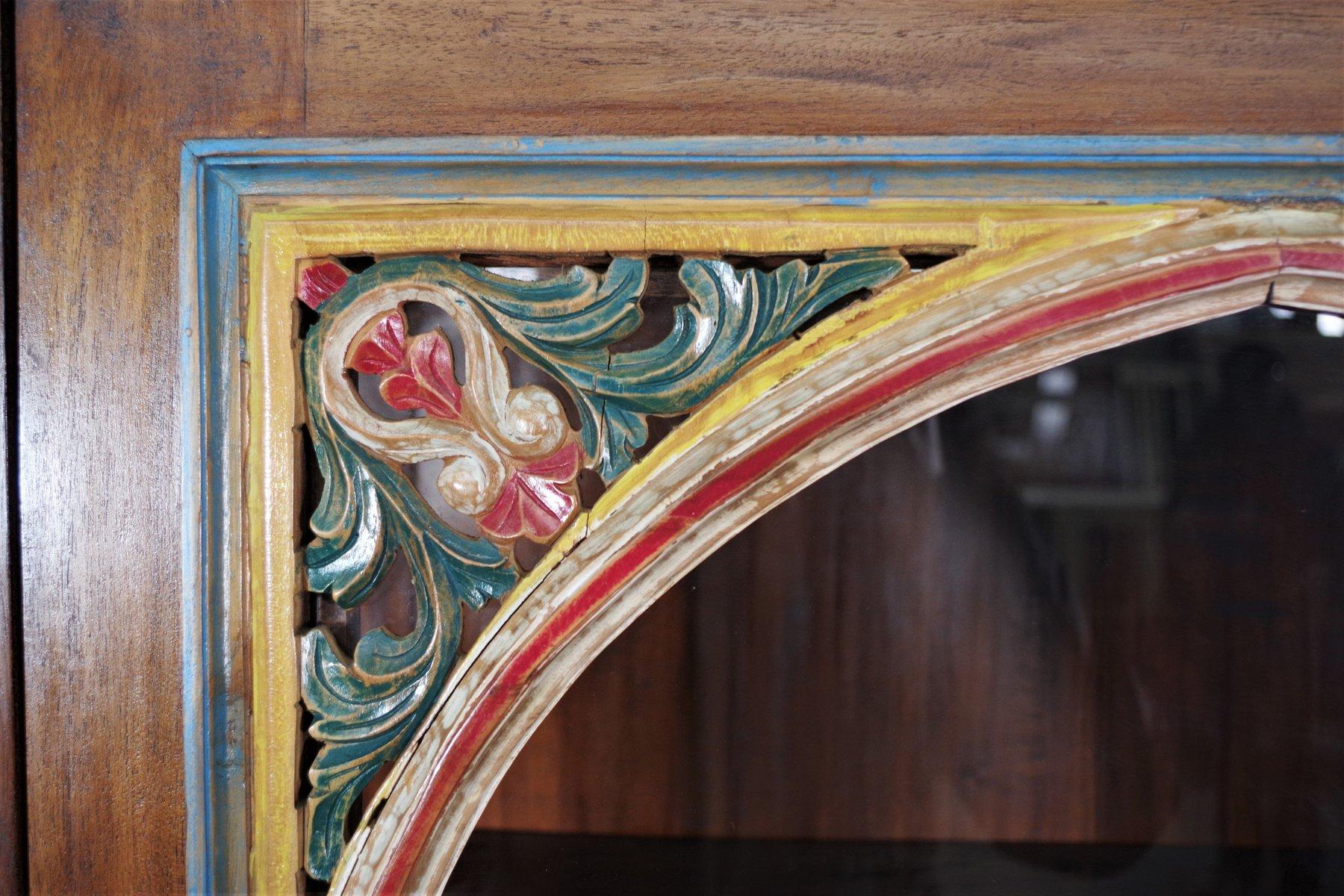 Vitrine ancienne en bois sculpté à la main - Ornée et colorée en vente 7