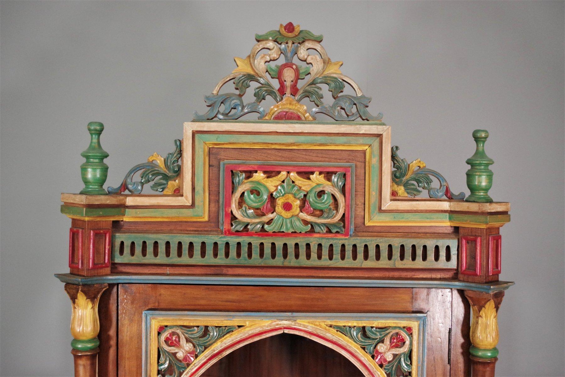 Vitrine ancienne en bois sculpté à la main - Ornée et colorée en vente 12