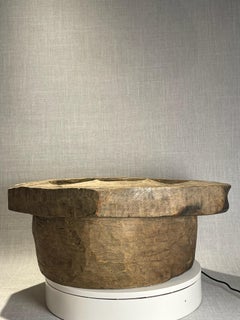 Antica base per mortaio in legno intagliata a mano - Strumento rustico primitivo