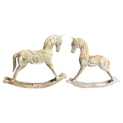 Cheval à bascule antique en bois sculpté à la main - Paire d'art populaire rustique, 23 & 15.5" H
