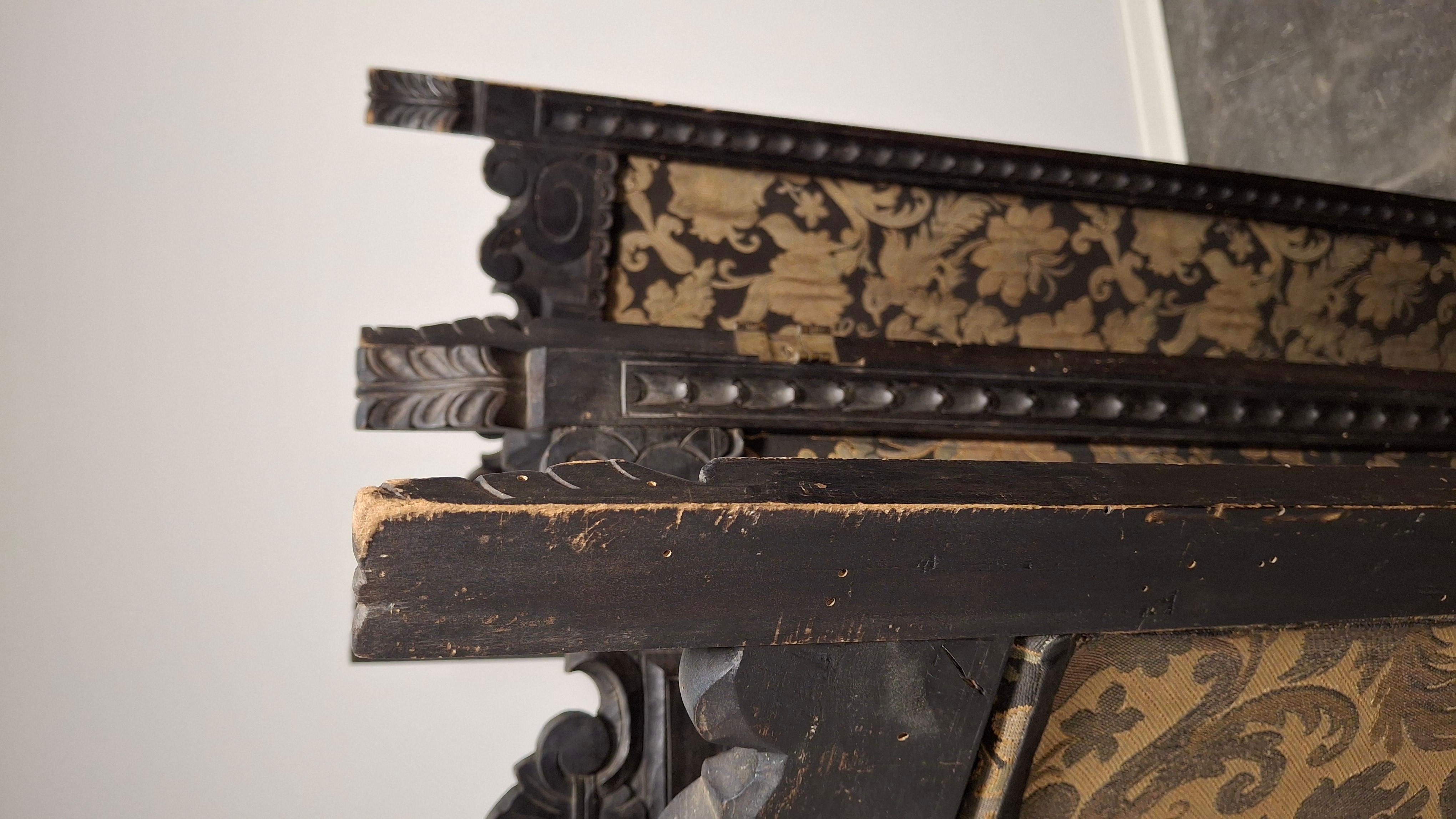 Séparateur de pièce antique en bois sculpté à la main en vente 5